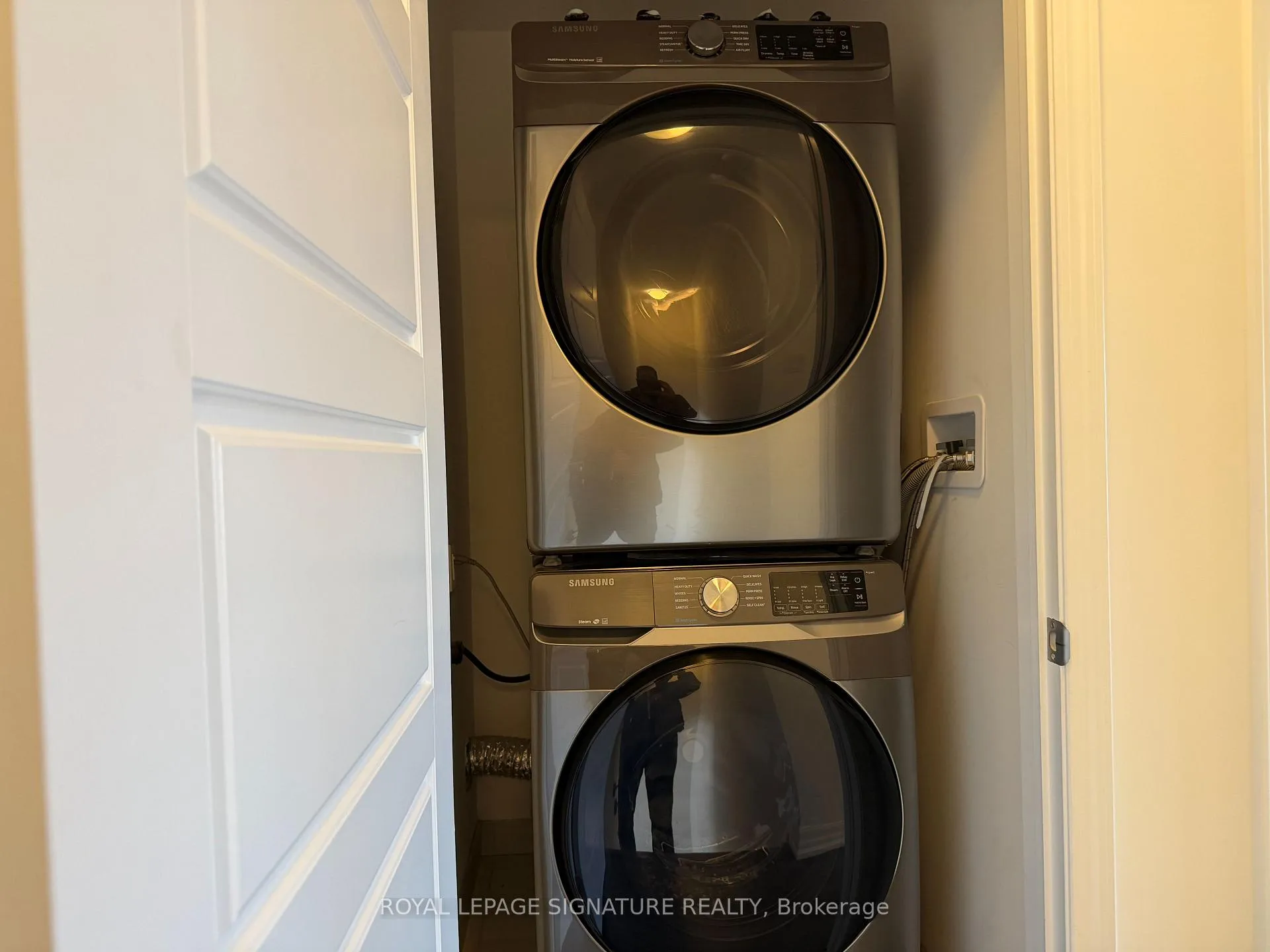 Photo 14 of 112 Burnhamthorpe Road E, Oakville, Glenorchy — HOMEH