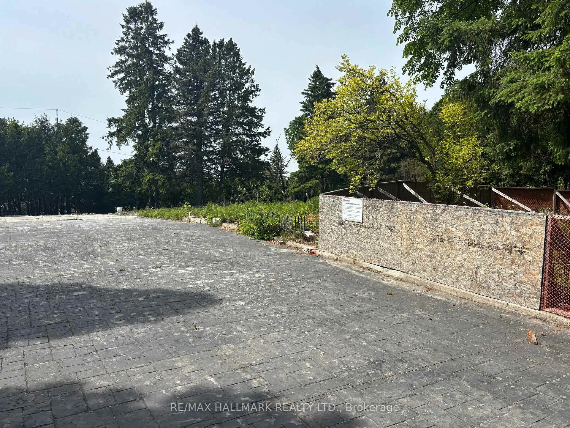 Photo 2 of 2 Ladyslipper Court, Markham, Bayview Glen — HOMEH