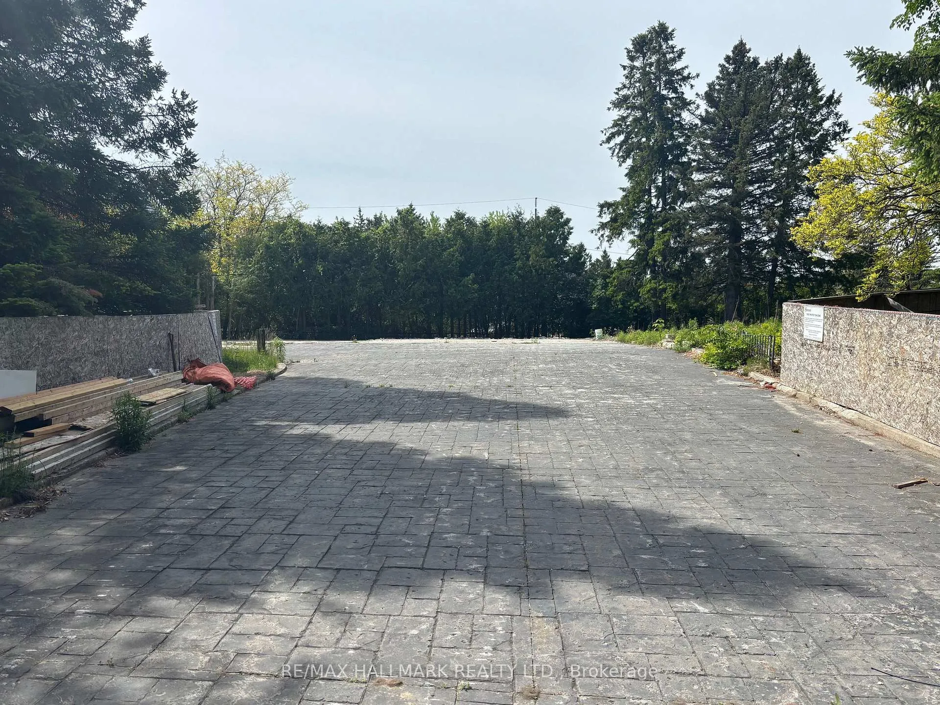 Photo 3 of 2 Ladyslipper Court, Markham, Bayview Glen — HOMEH