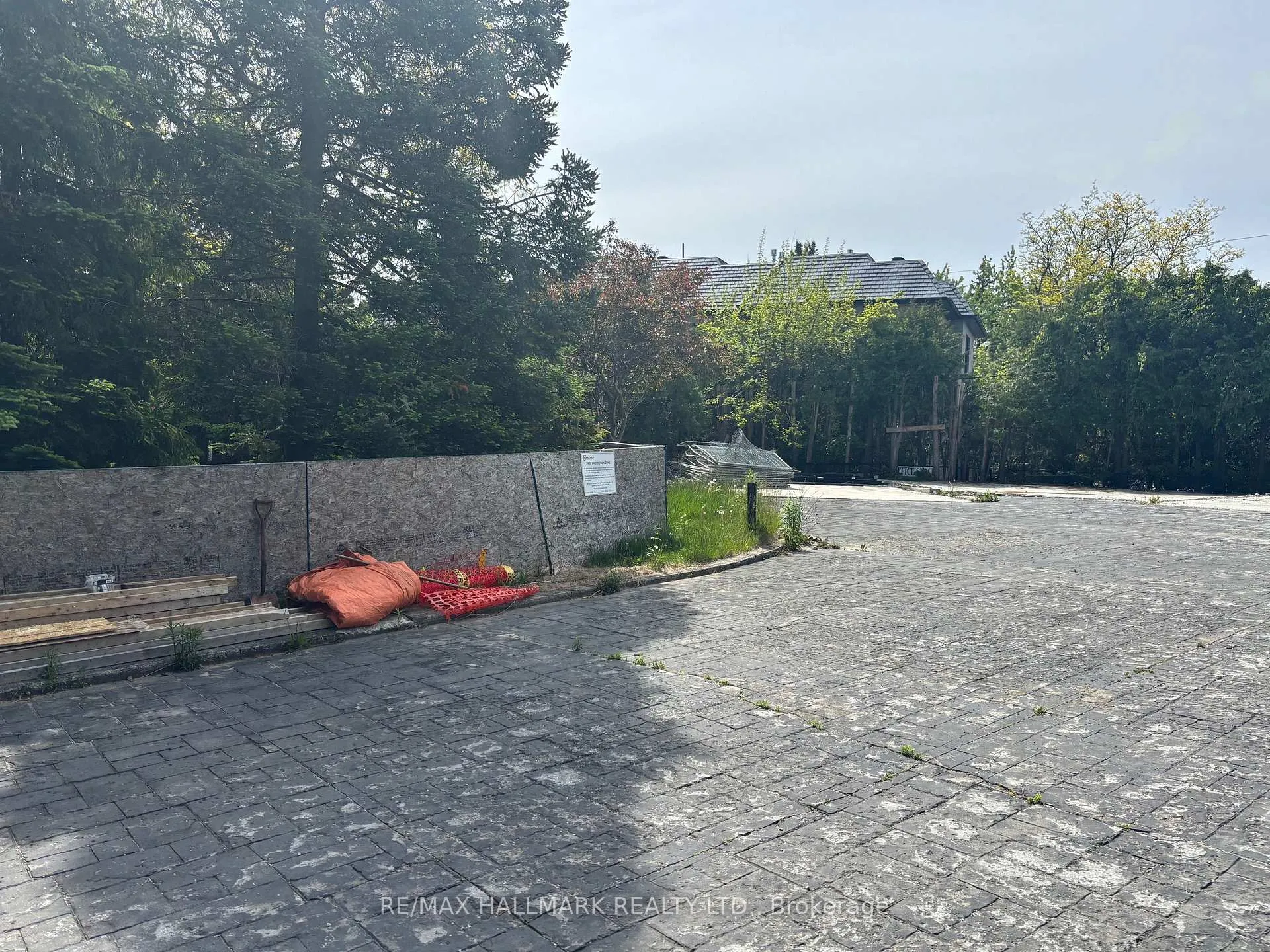 Photo 4 of 2 Ladyslipper Court, Markham, Bayview Glen — HOMEH