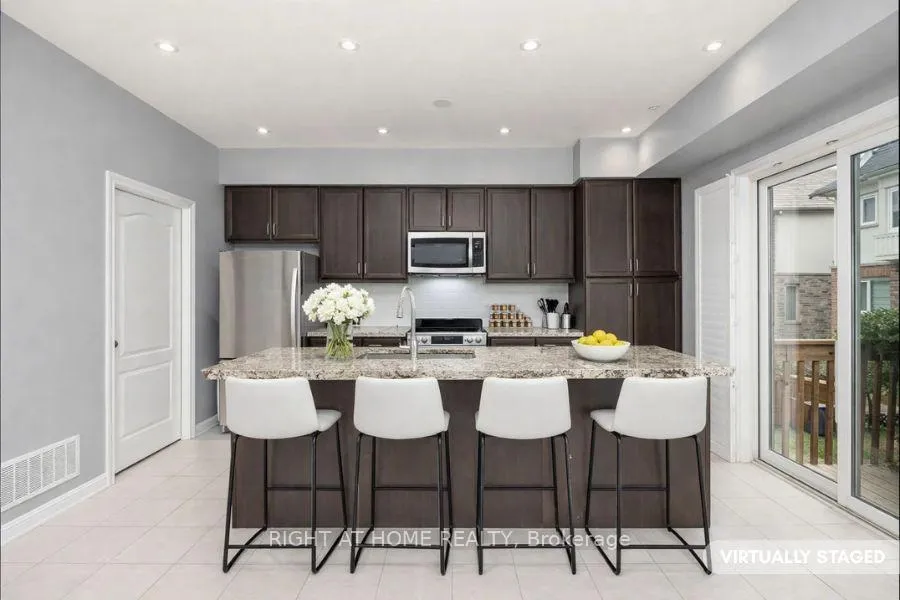 Photo 8 of 91 Borers Creek Circle, Hamilton, Waterdown — HOMEH