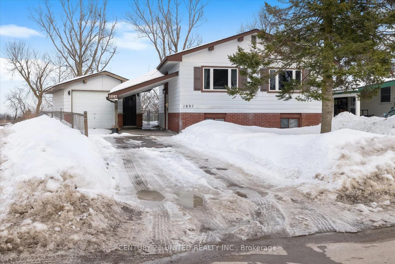 Front of 1897 Stewartcroft Crescent
