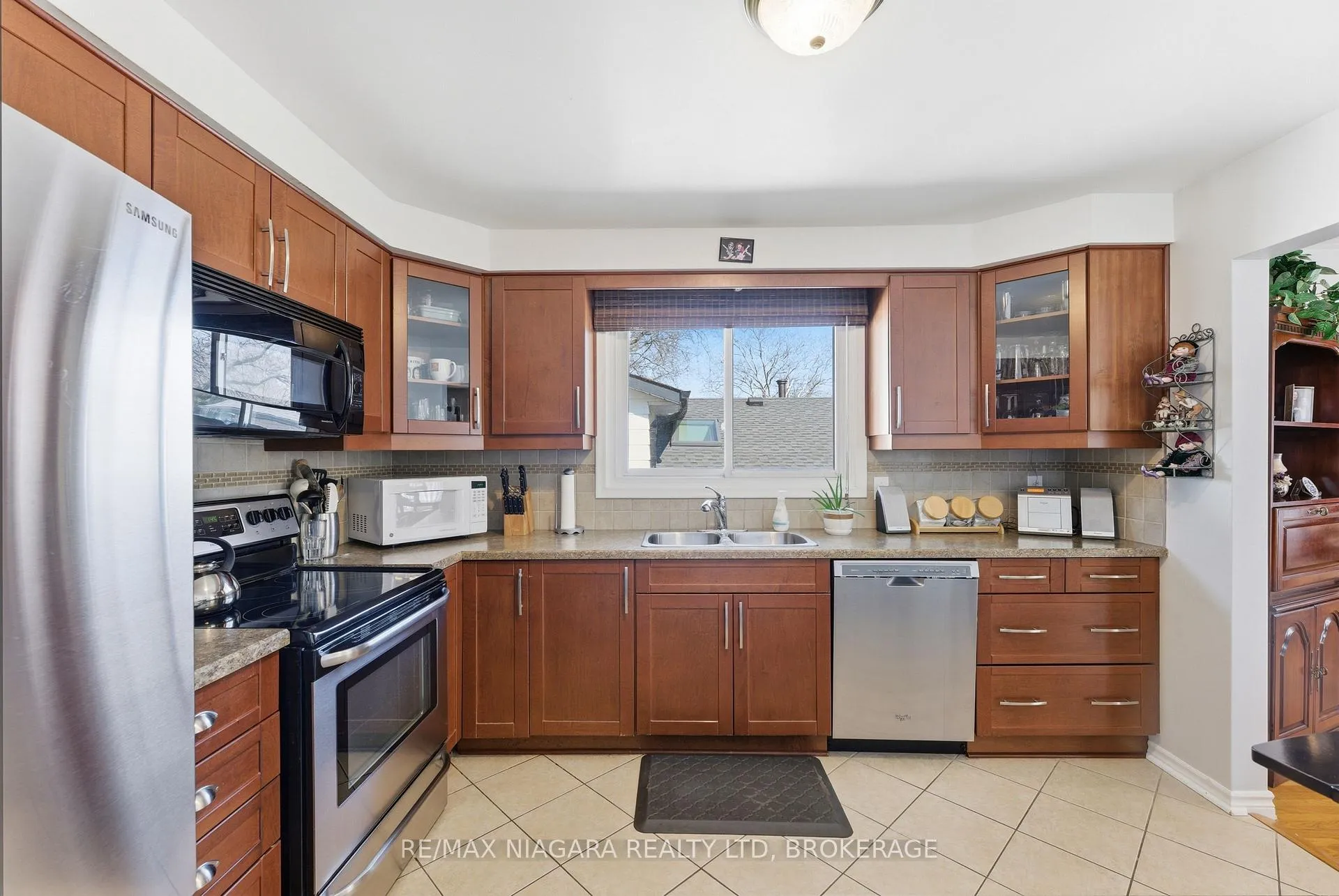 Photo 6 of 293 Saint Andrews Drive, Hamilton, Vincent — HOMEH