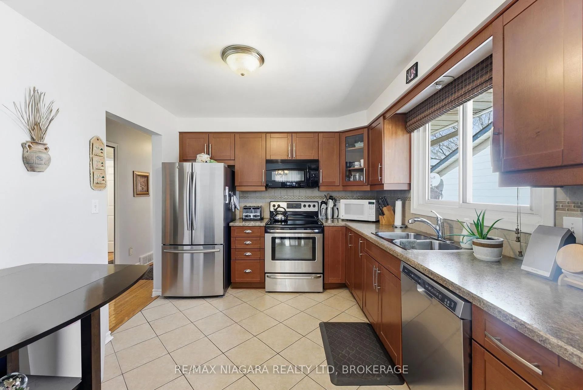 Photo 7 of 293 Saint Andrews Drive, Hamilton, Vincent — HOMEH
