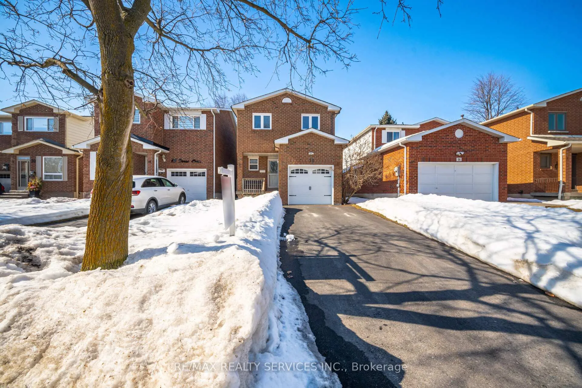 Photo 3 of 16 Ferri Crescent, Brampton, Heart Lake West — HOMEH