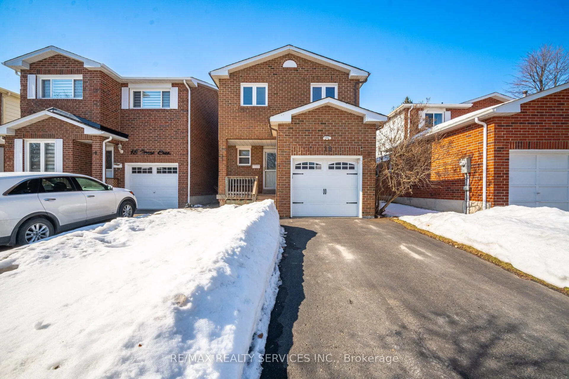 Photo 4 of 16 Ferri Crescent, Brampton, Heart Lake West — HOMEH