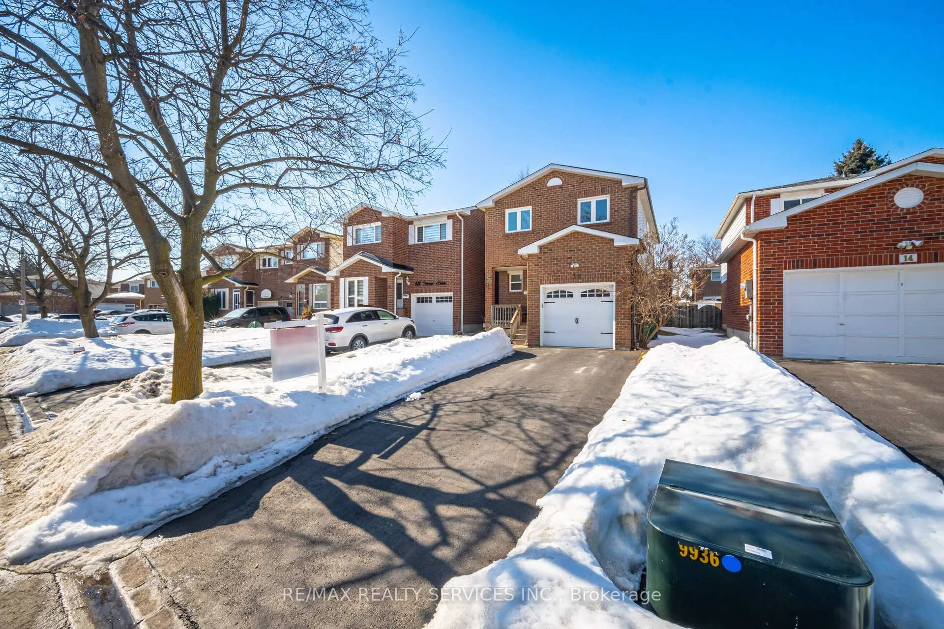 Photo 5 of 16 Ferri Crescent, Brampton, Heart Lake West — HOMEH