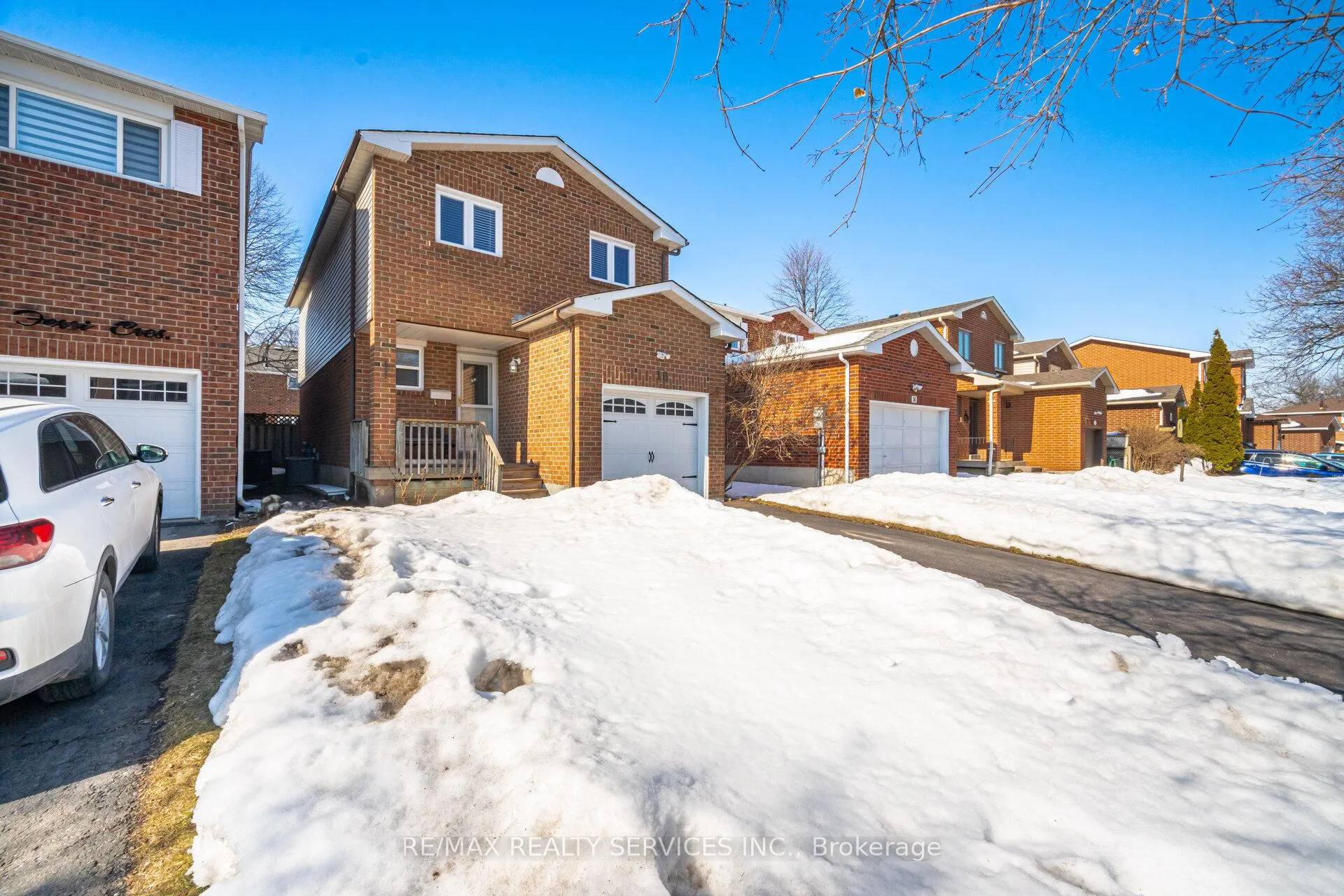 Photo 6 of 16 Ferri Crescent, Brampton, Heart Lake West — HOMEH