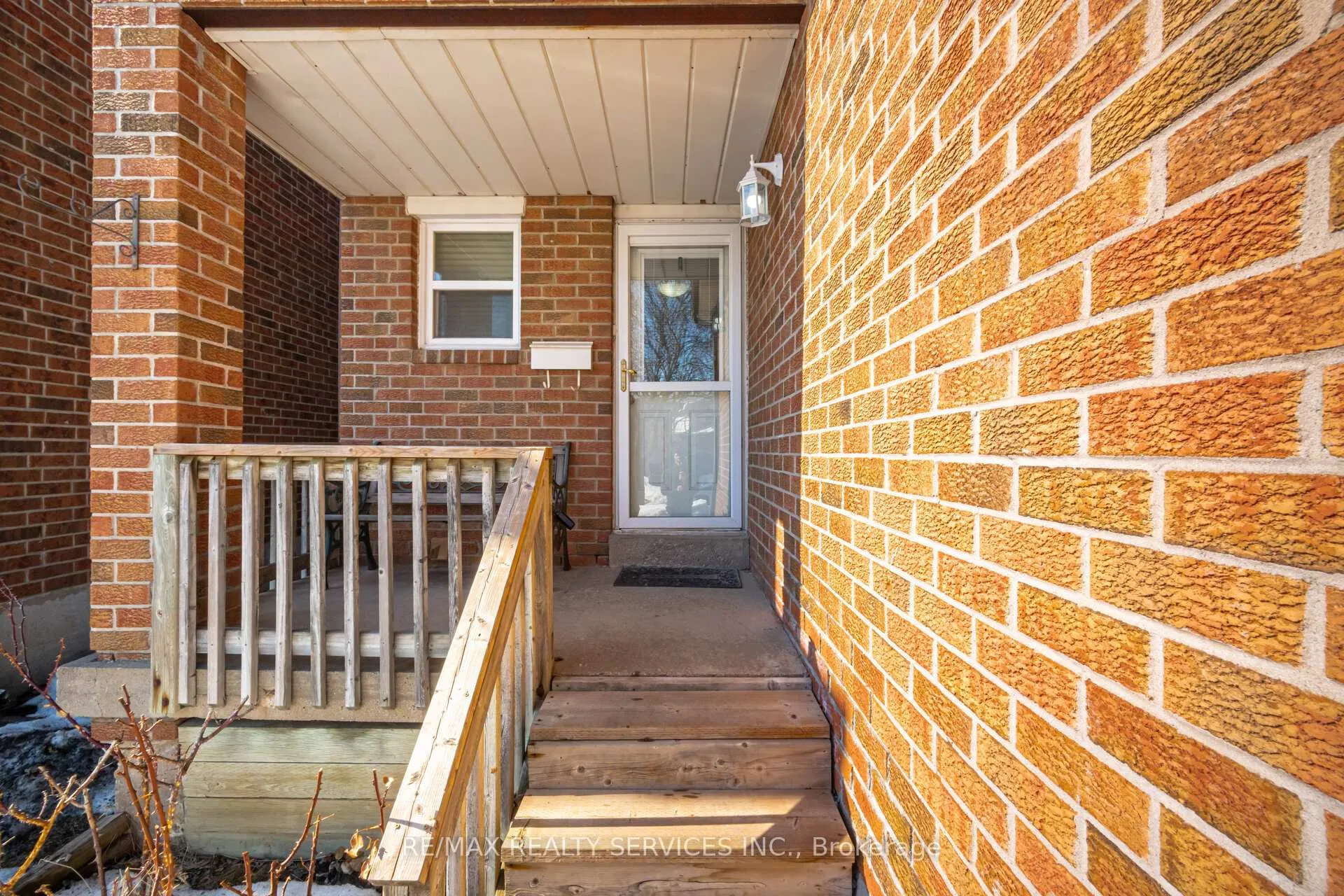 Photo 7 of 16 Ferri Crescent, Brampton, Heart Lake West — HOMEH