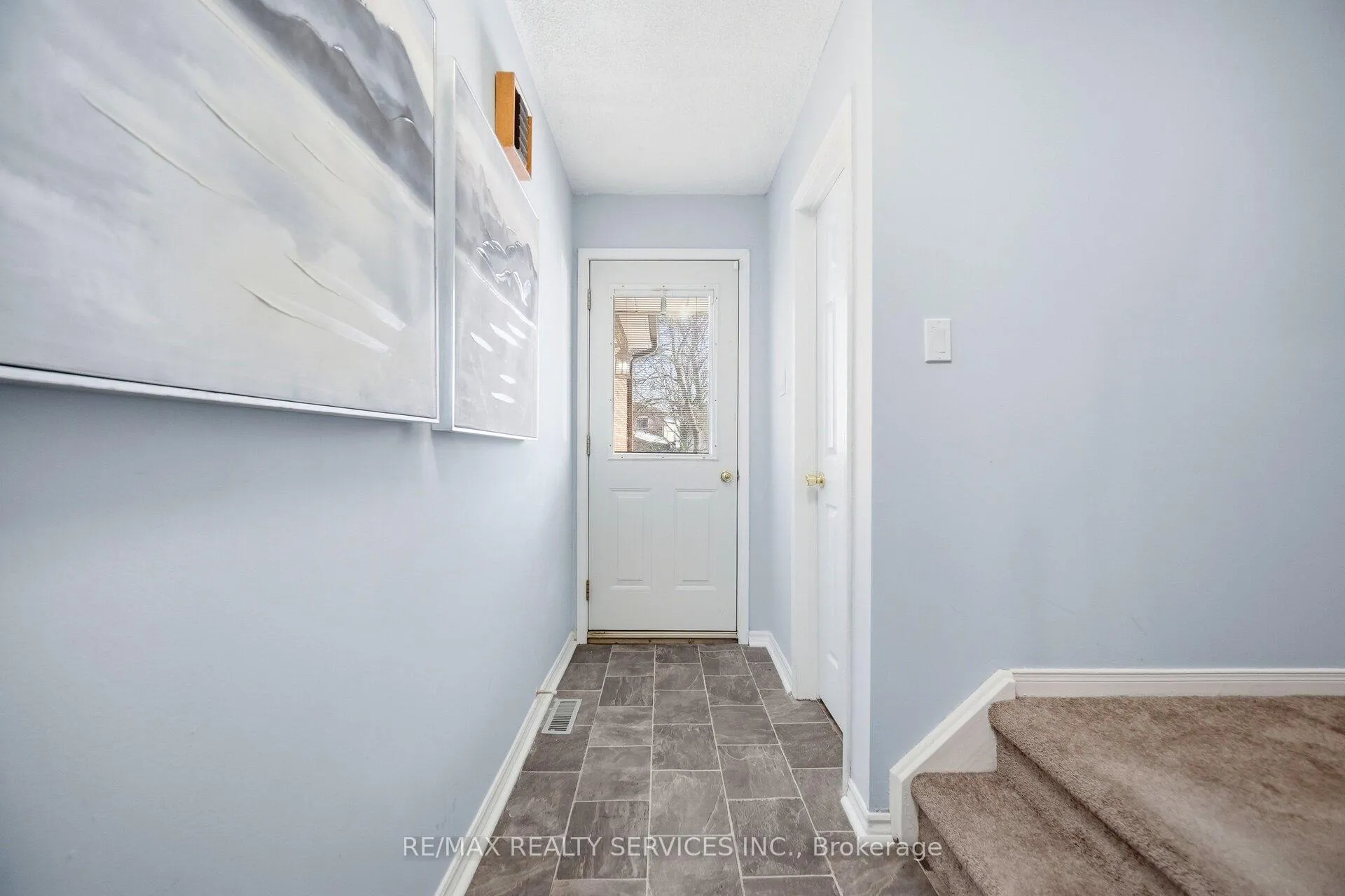 Photo 8 of 16 Ferri Crescent, Brampton, Heart Lake West — HOMEH