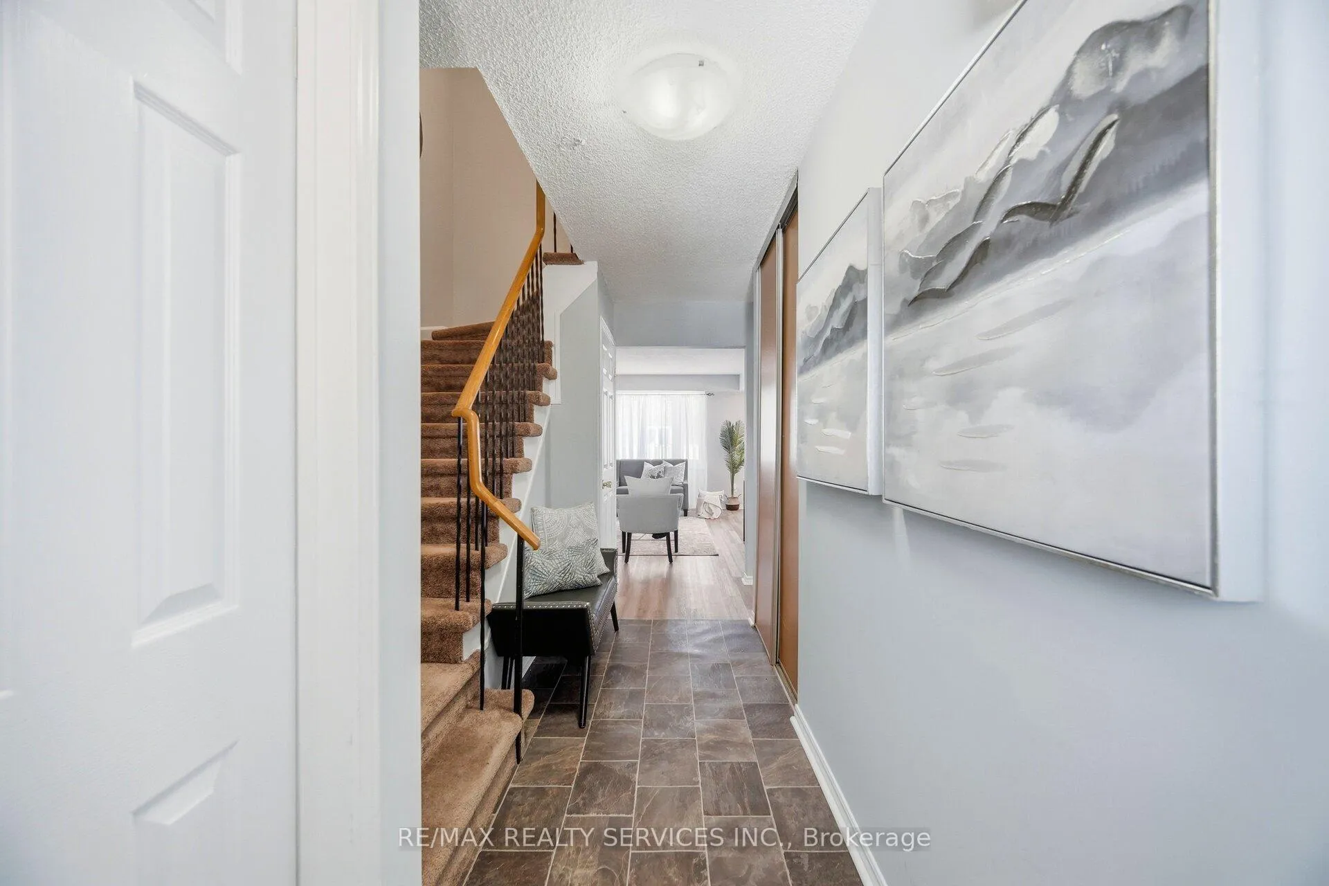 Photo 9 of 16 Ferri Crescent, Brampton, Heart Lake West — HOMEH