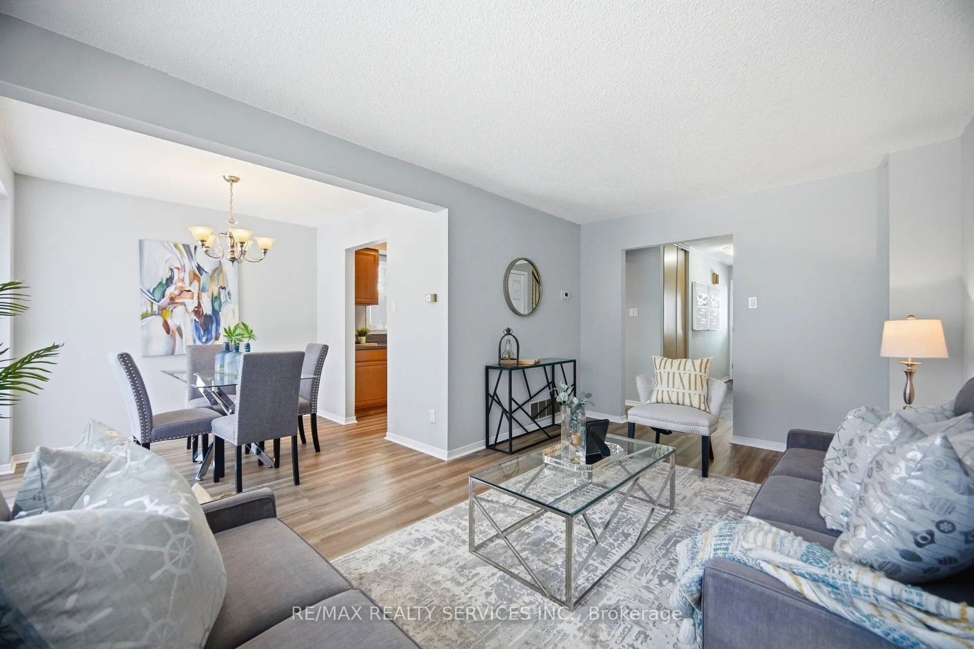 Photo 12 of 16 Ferri Crescent, Brampton, Heart Lake West — HOMEH