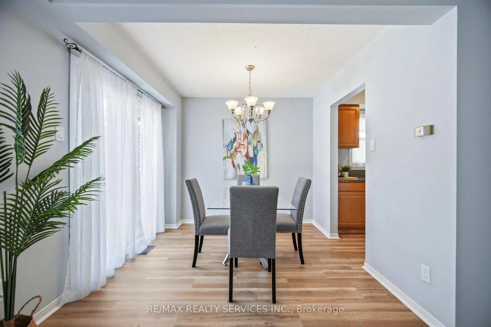 Photo 13 of 16 Ferri Crescent, Brampton, Heart Lake West — HOMEH