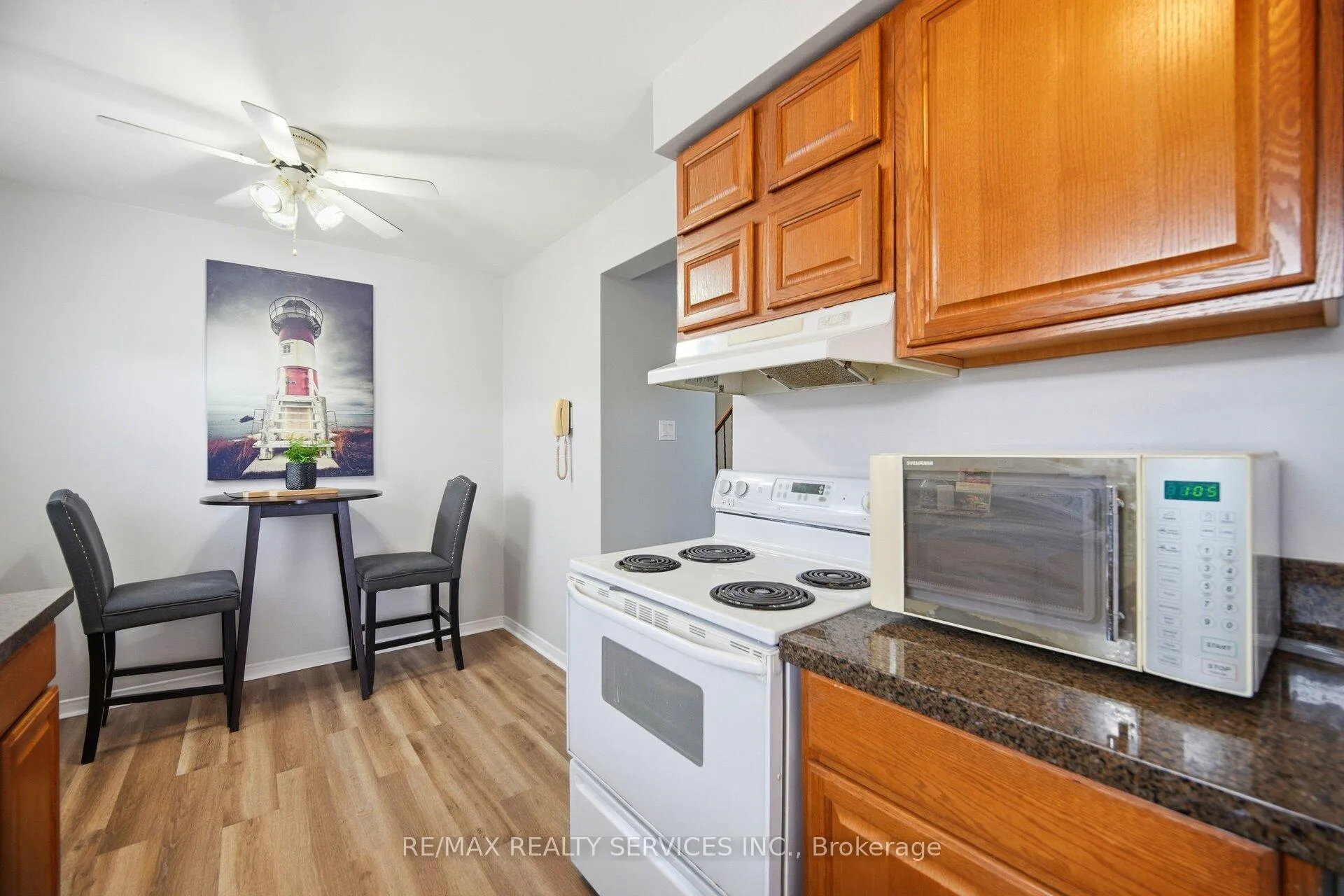 Photo 17 of 16 Ferri Crescent, Brampton, Heart Lake West — HOMEH