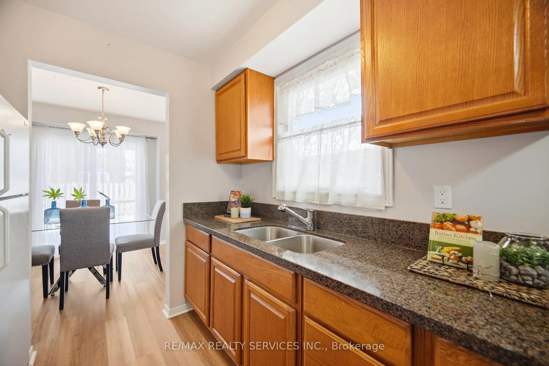 Photo 18 of 16 Ferri Crescent, Brampton, Heart Lake West — HOMEH