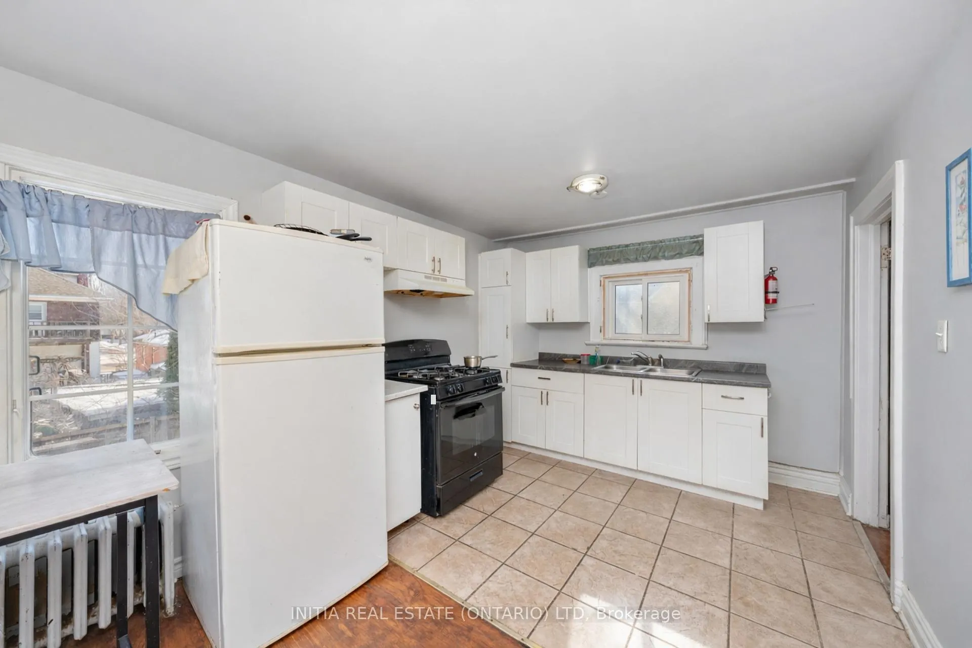 Photo 4 of 150 College Avenue N, Sarnia — HOMEH