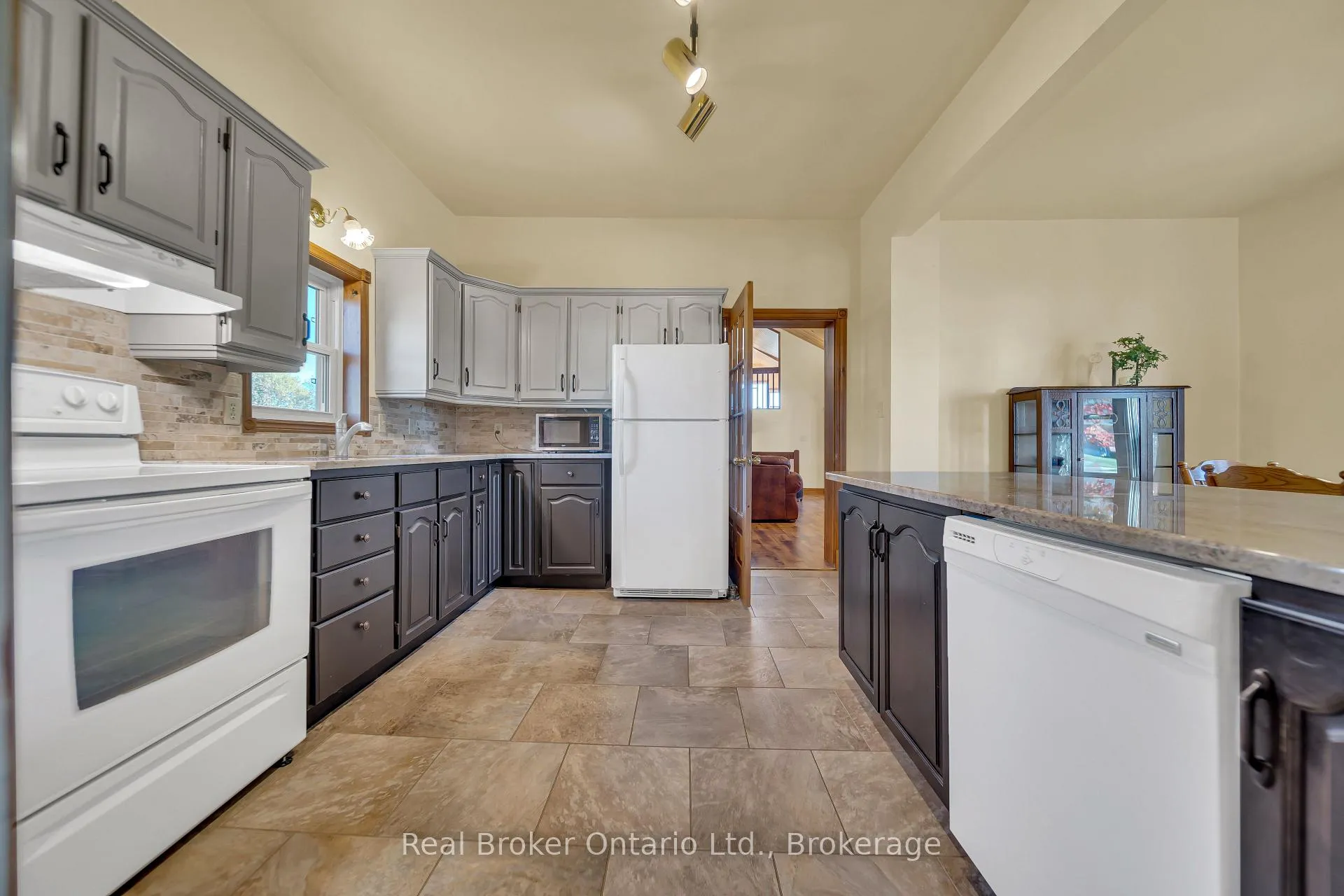 Photo 10 of 690 Wallace Avenue S, North Perth, Listowel — HOMEH
