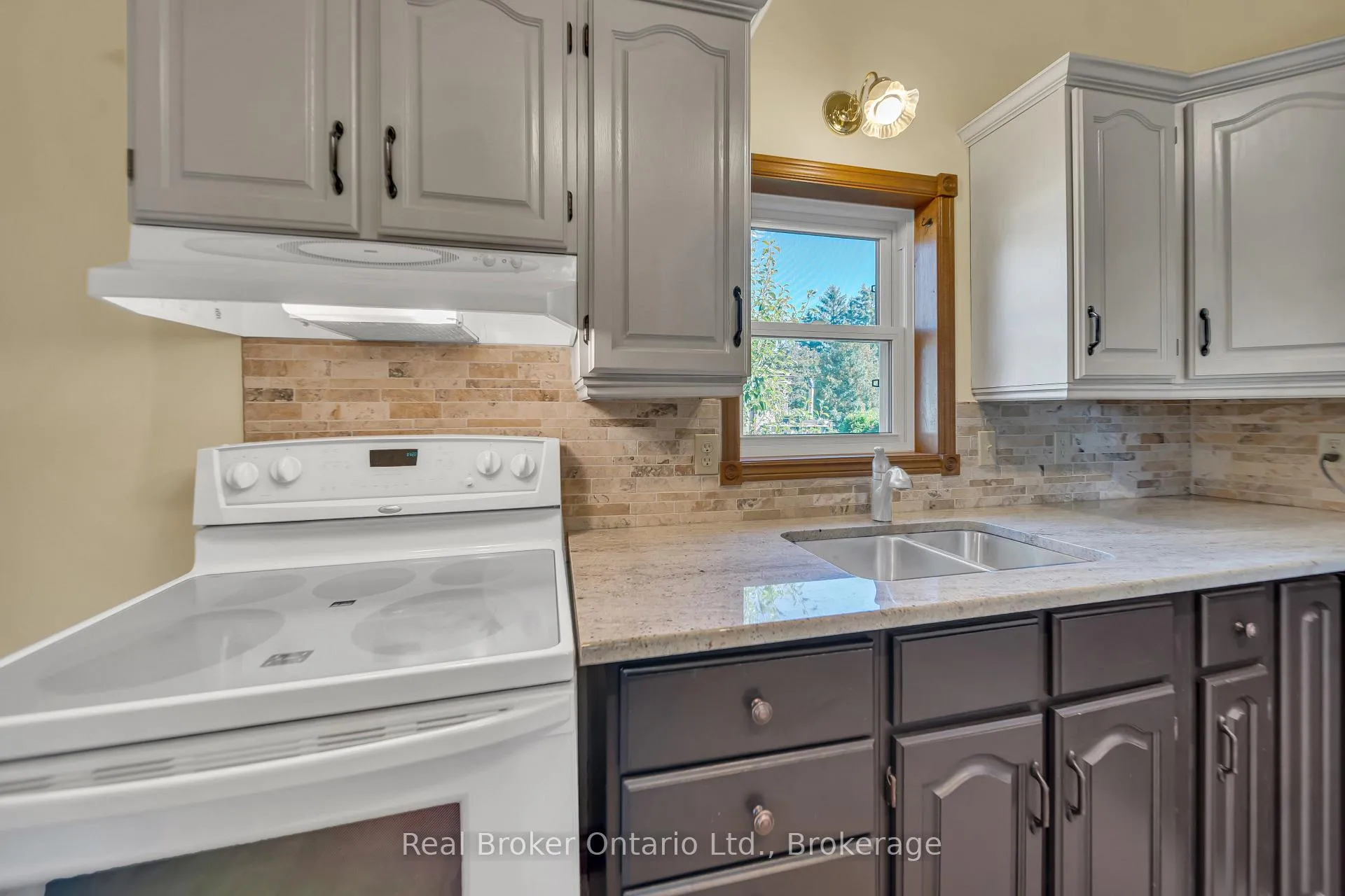 Photo 12 of 690 Wallace Avenue S, North Perth, Listowel — HOMEH
