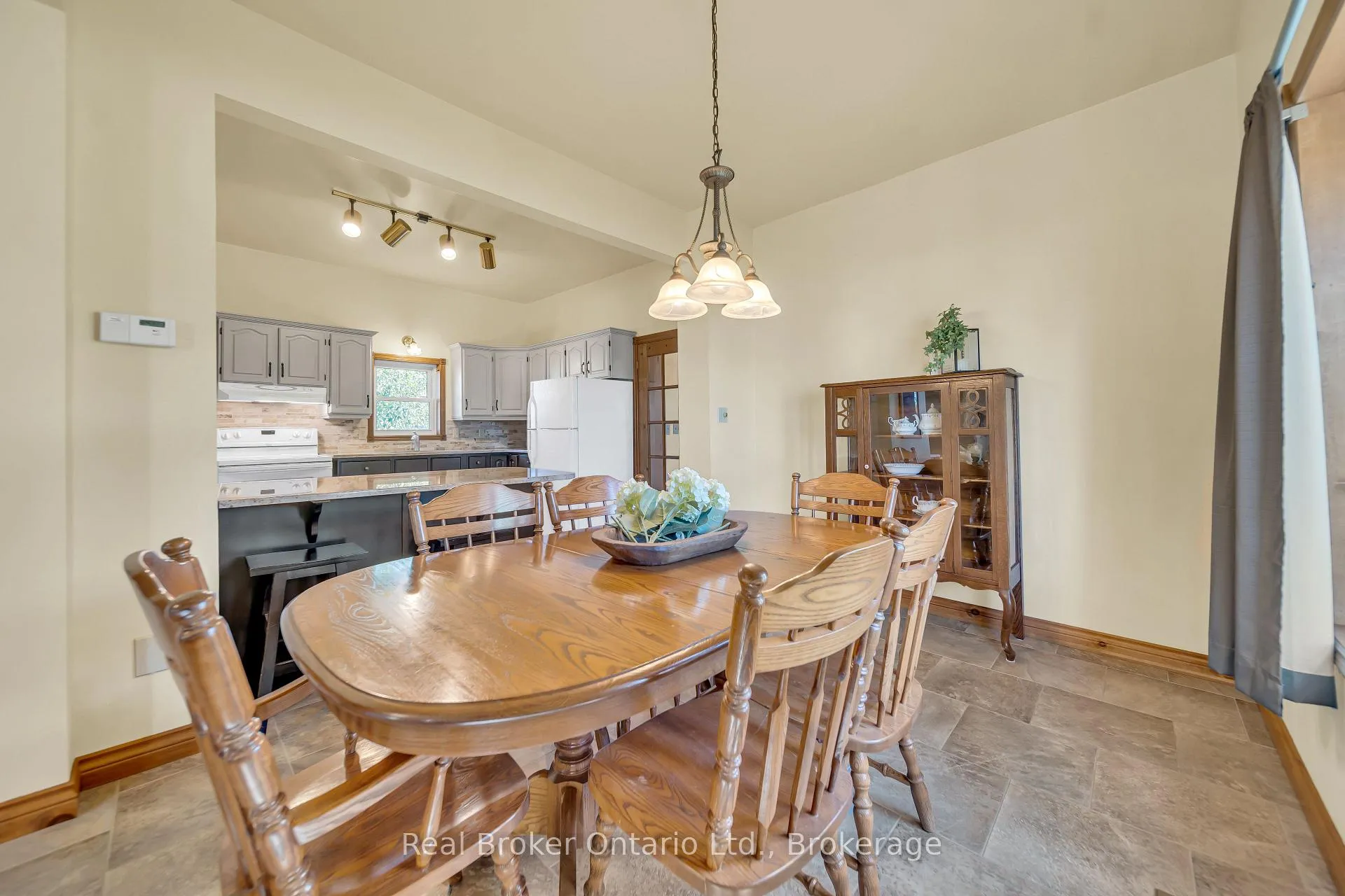 Photo 16 of 690 Wallace Avenue S, North Perth, Listowel — HOMEH
