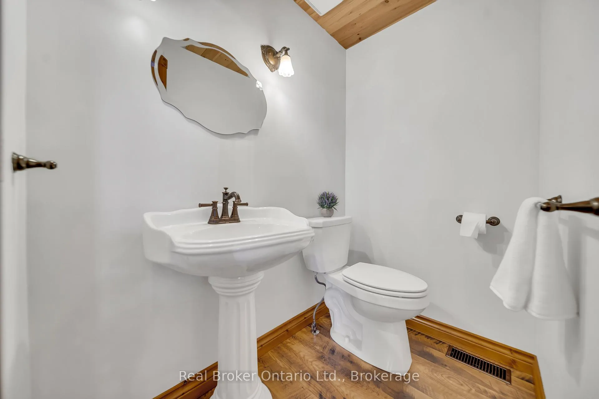 Photo 25 of 690 Wallace Avenue S, North Perth, Listowel — HOMEH