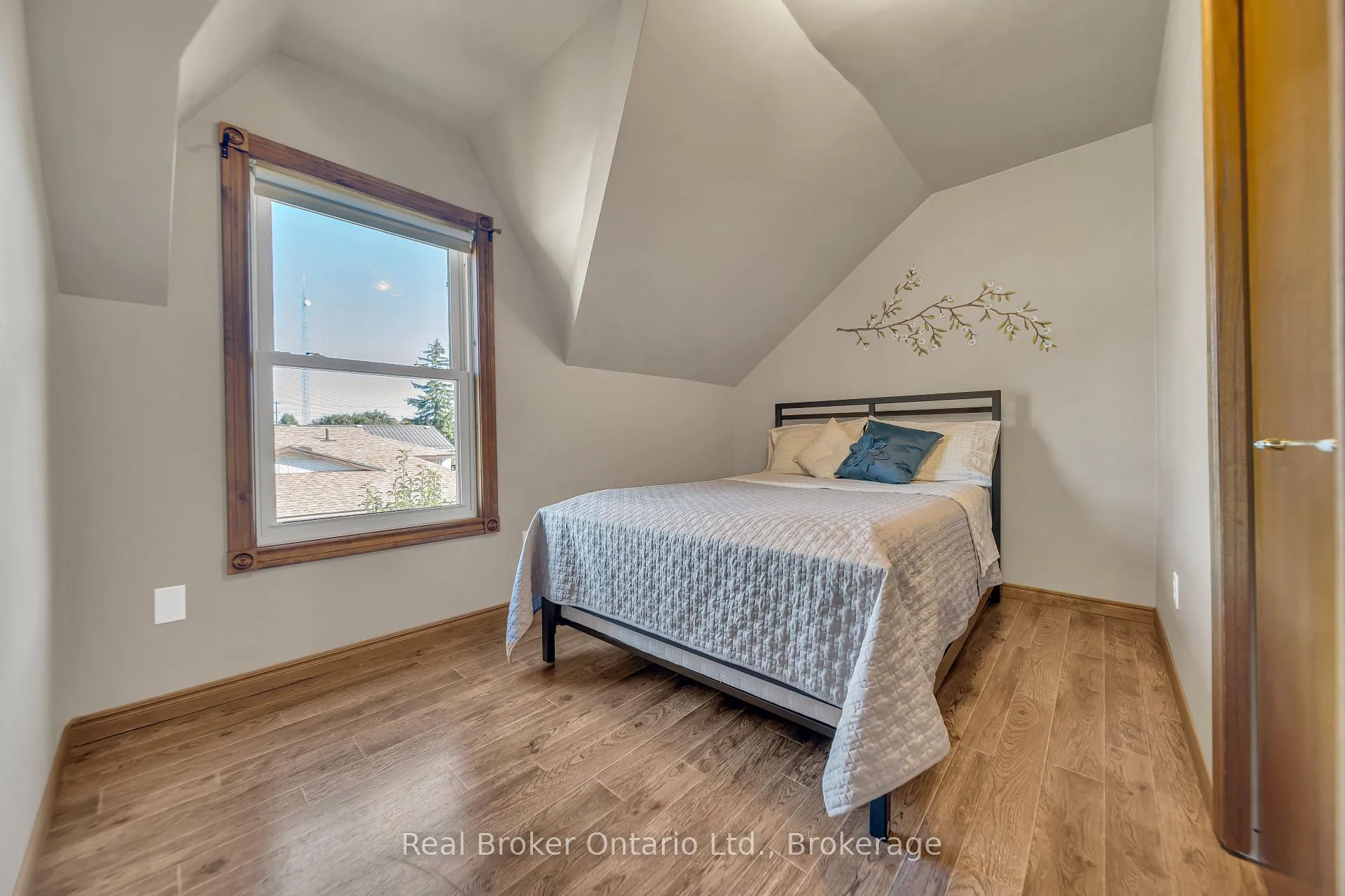 Photo 28 of 690 Wallace Avenue S, North Perth, Listowel — HOMEH