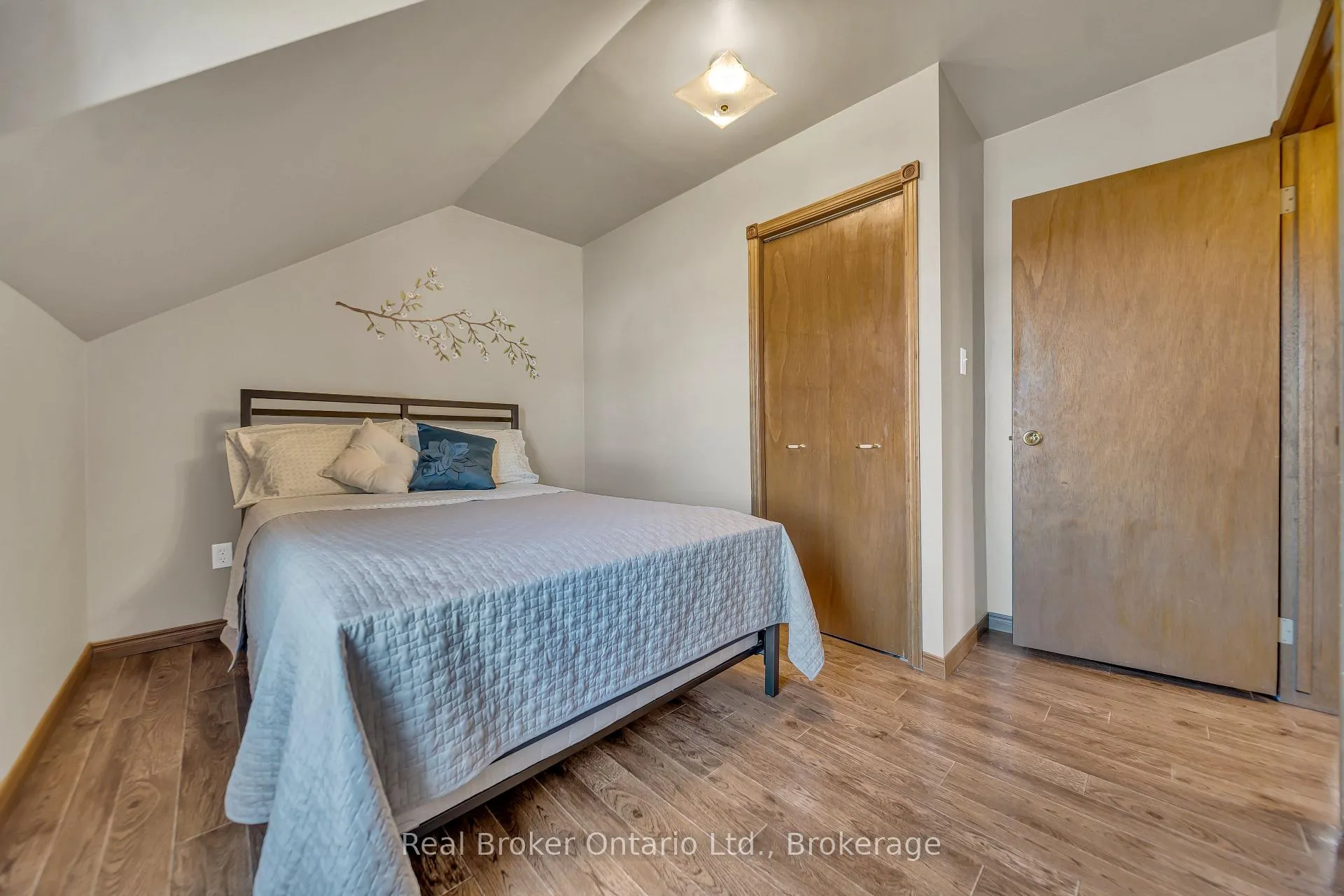 Photo 29 of 690 Wallace Avenue S, North Perth, Listowel — HOMEH