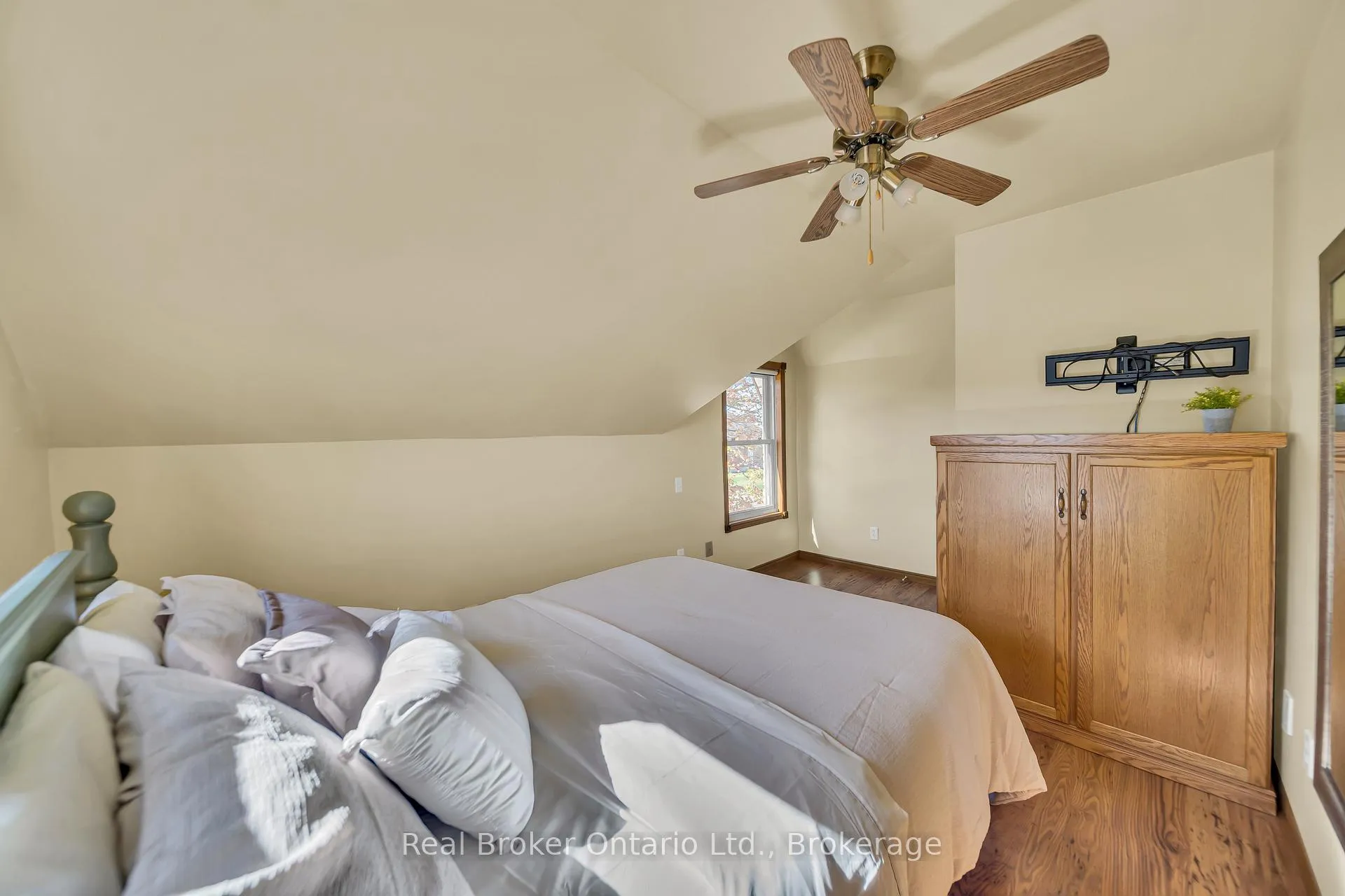 Photo 33 of 690 Wallace Avenue S, North Perth, Listowel — HOMEH