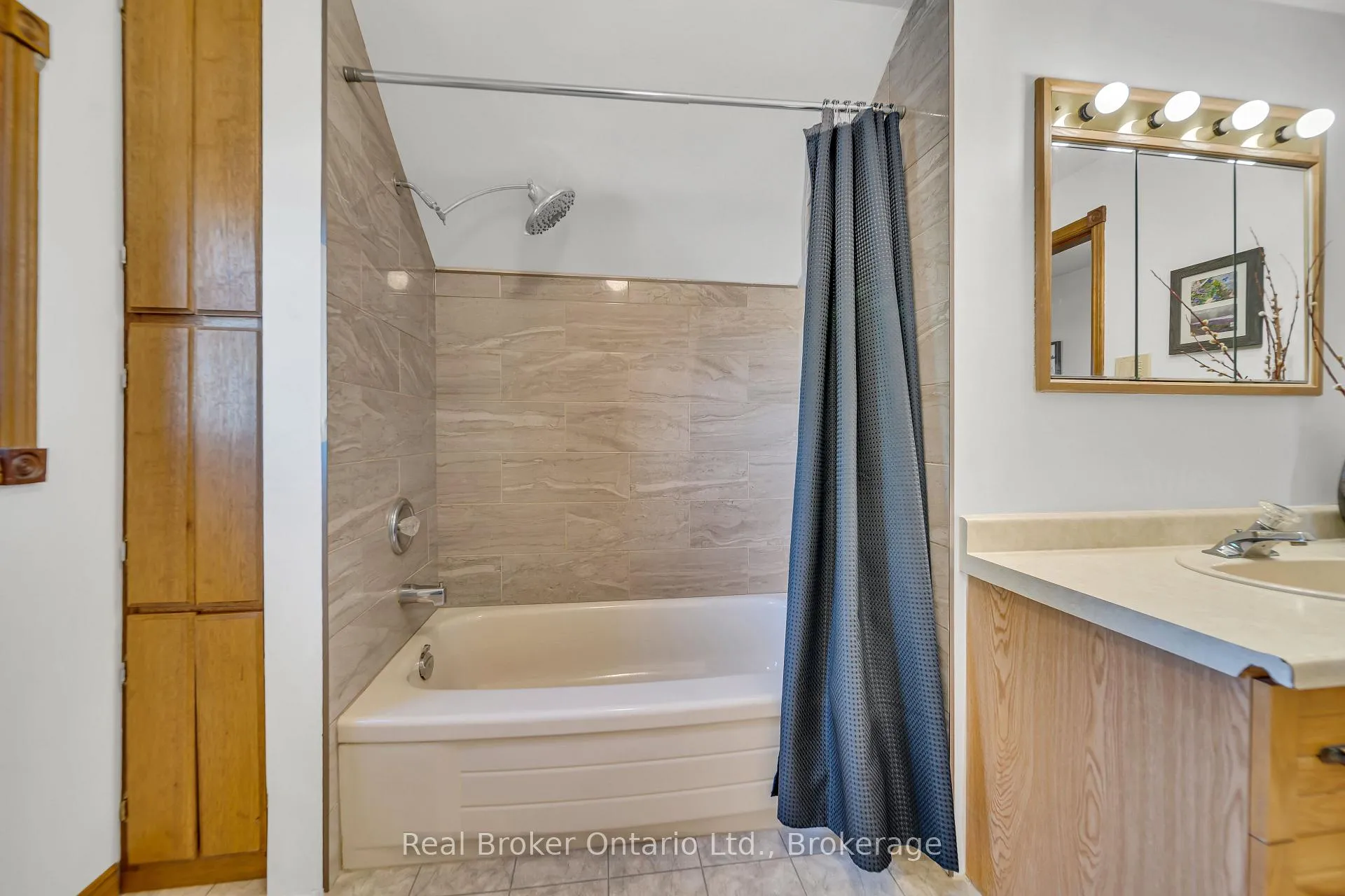 Photo 35 of 690 Wallace Avenue S, North Perth, Listowel — HOMEH