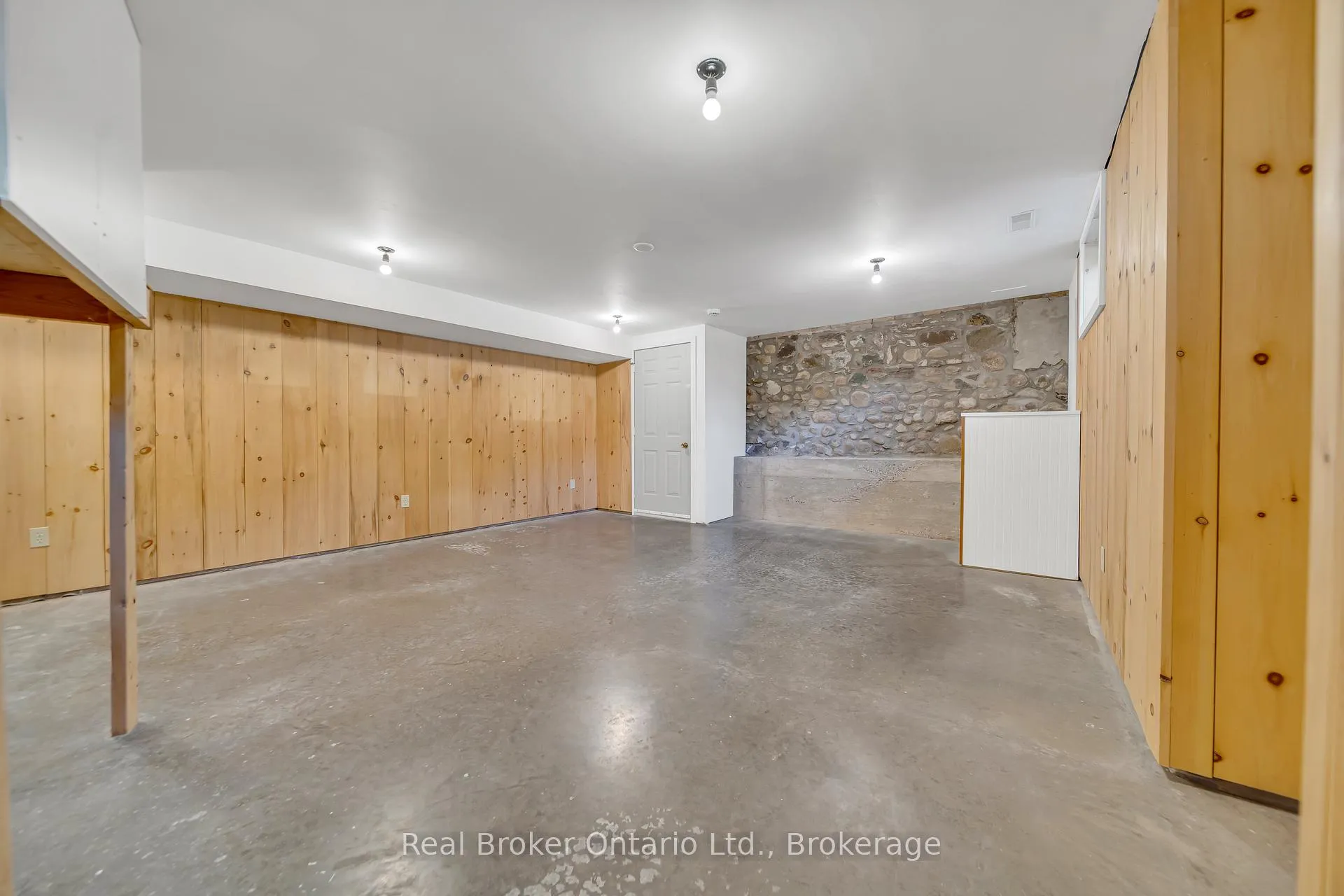 Photo 37 of 690 Wallace Avenue S, North Perth, Listowel — HOMEH