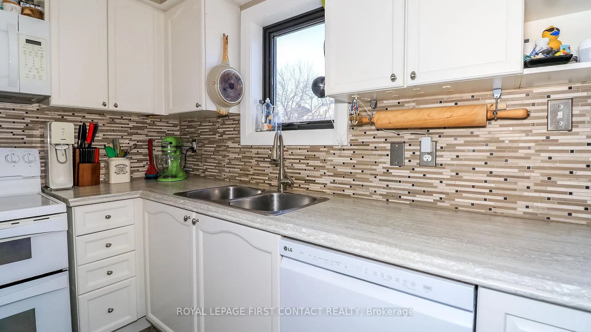 Photo 14 of 34 Ridwell Street, Barrie, Edgehill Drive — HOMEH