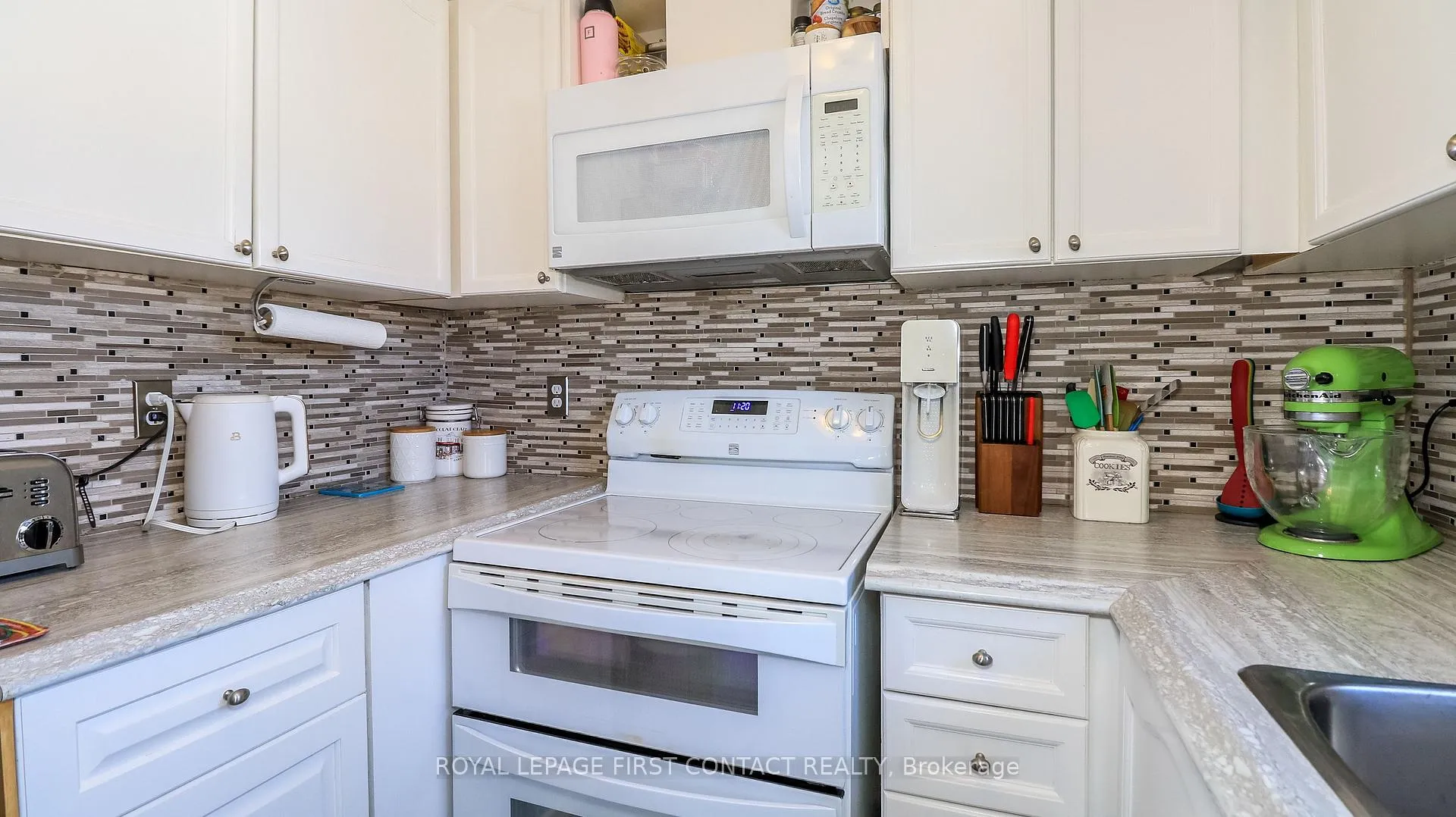 Photo 15 of 34 Ridwell Street, Barrie, Edgehill Drive — HOMEH