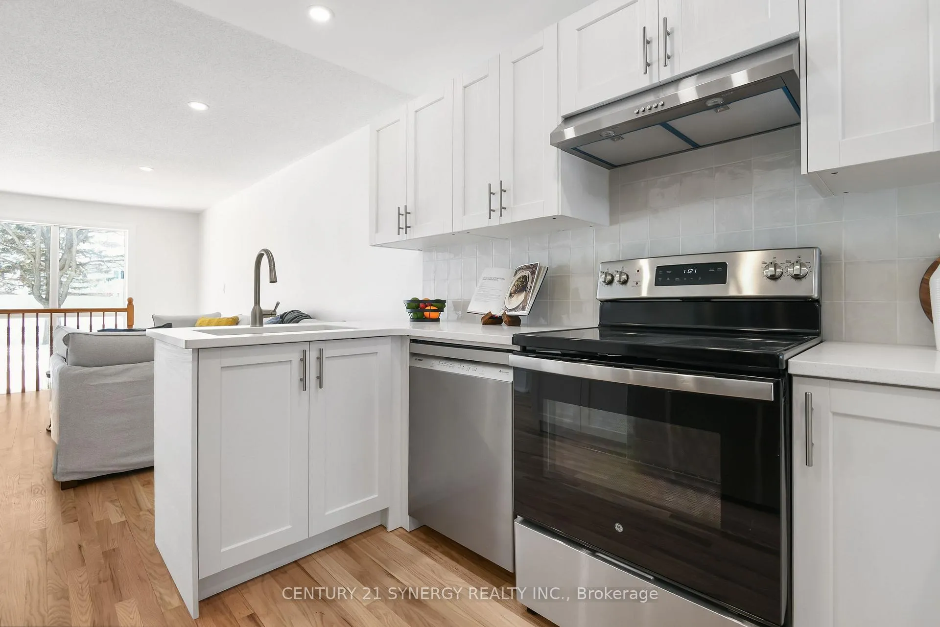 Photo 5 of 7 Weaver Crescent, Ottawa, Kanata - Kanata Lakes/Heritage Hills — HOMEH