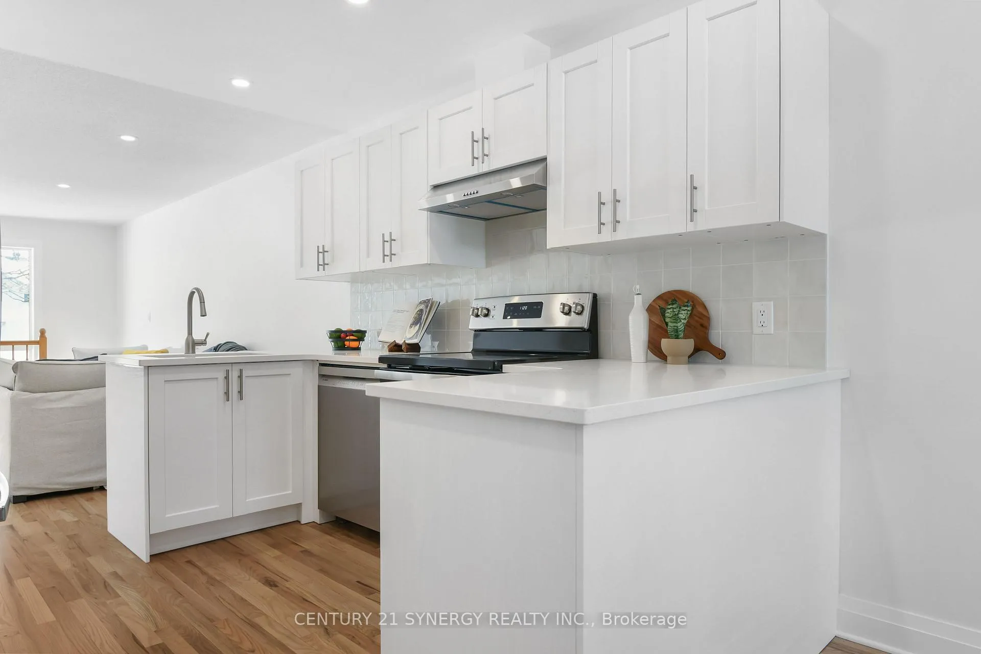 Photo 6 of 7 Weaver Crescent, Ottawa, Kanata - Kanata Lakes/Heritage Hills — HOMEH