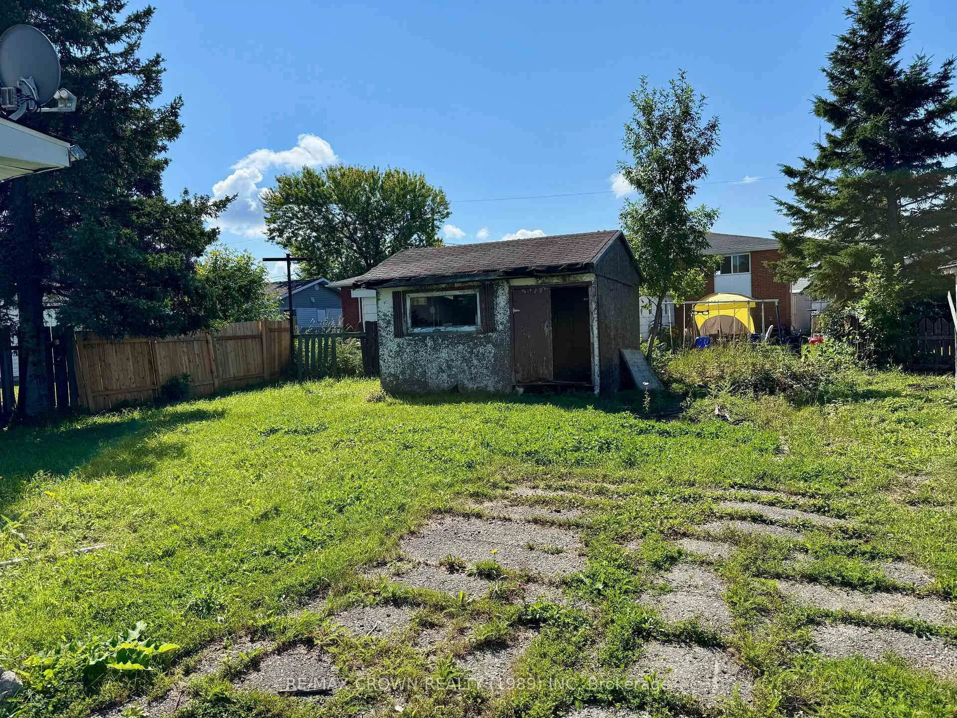 Photo 2 of 17 Lemarier Street, Kapuskasing — HOMEH
