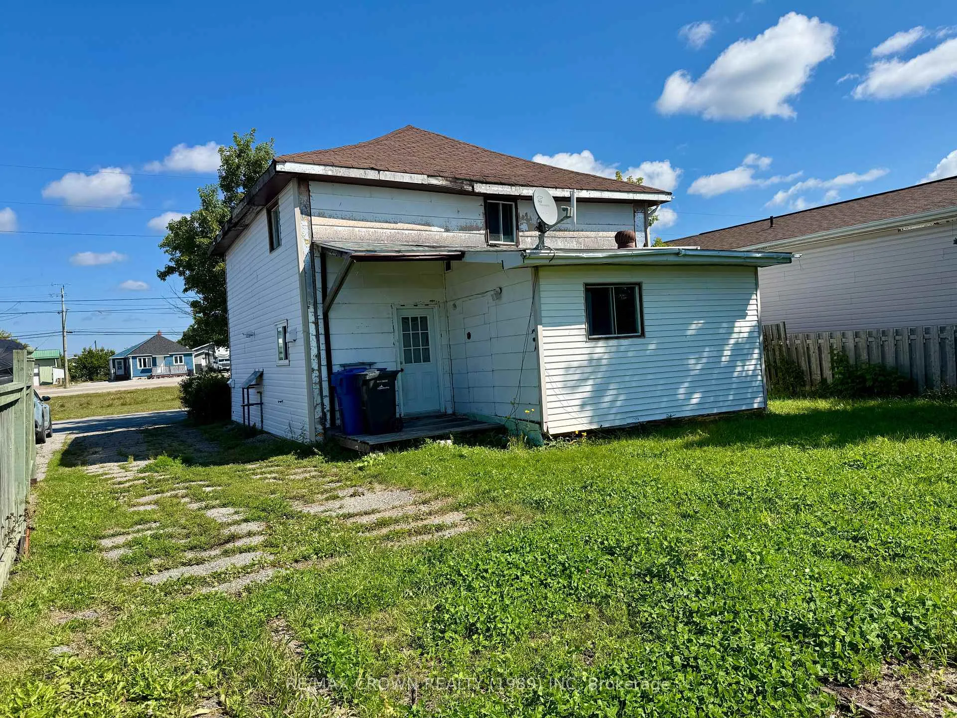 Photo 3 of 17 Lemarier Street, Kapuskasing — HOMEH