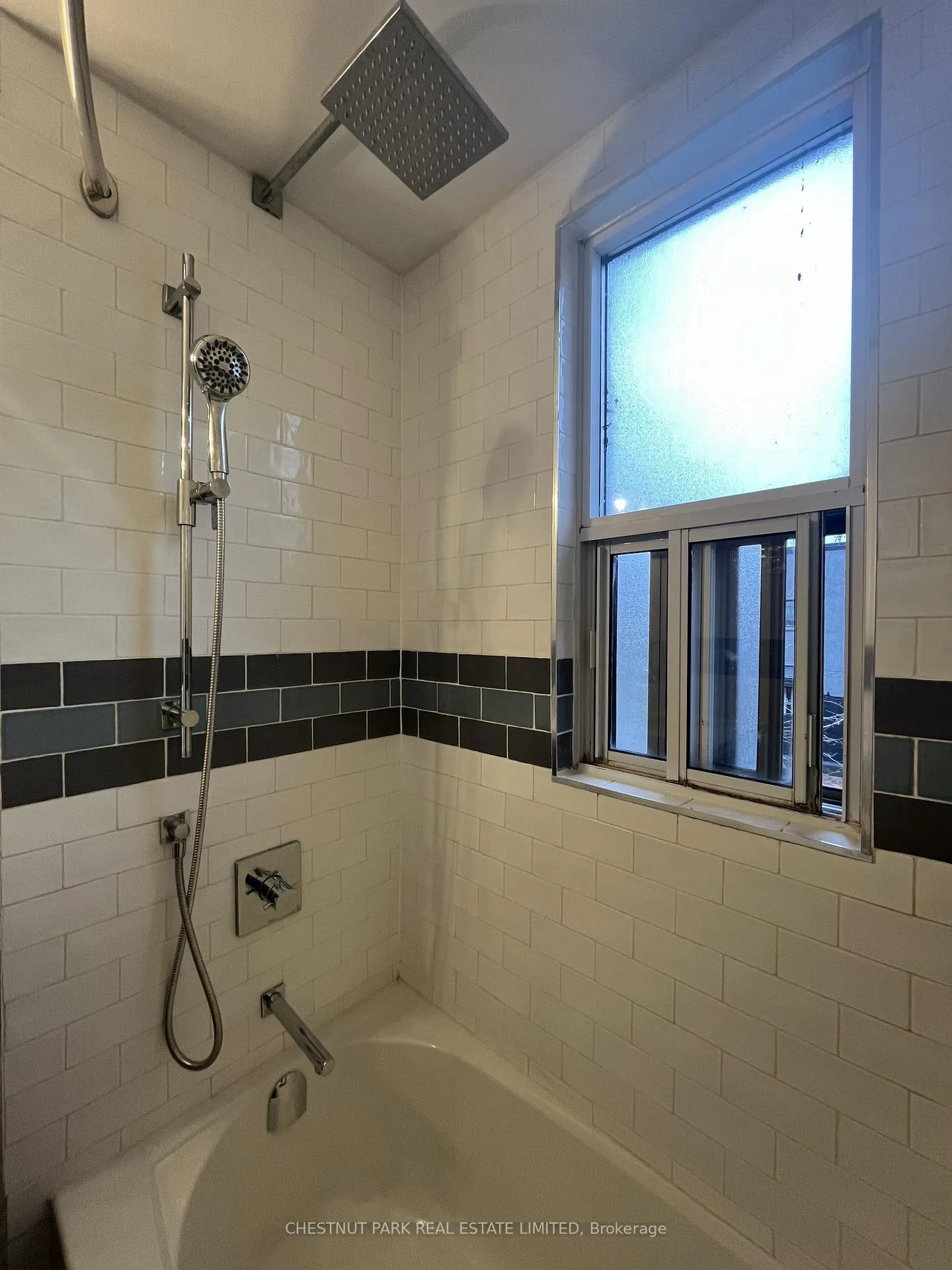 Photo 11 of Unit upper, 3 Kingswood Road, Toronto, The Beaches — HOMEH