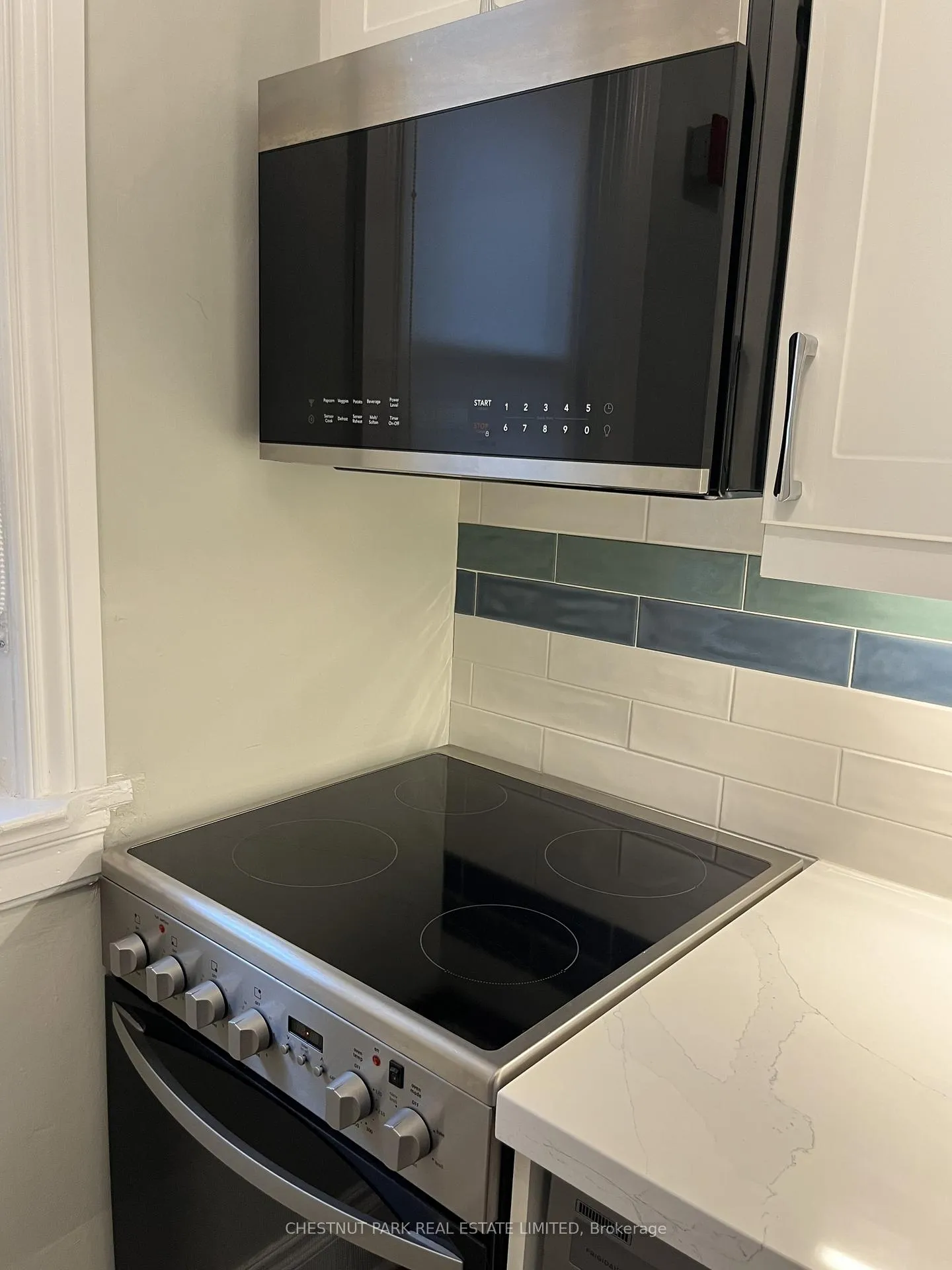 Photo 18 of Unit upper, 3 Kingswood Road, Toronto, The Beaches — HOMEH