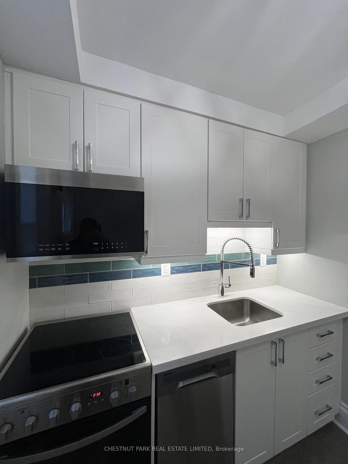 Photo 19 of Unit upper, 3 Kingswood Road, Toronto, The Beaches — HOMEH