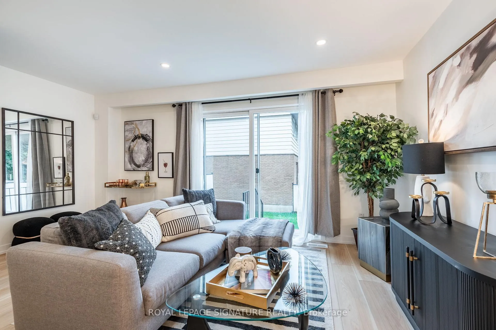 Photo 5 of 22 Woodman Drive N, Hamilton, Kentley — HOMEH