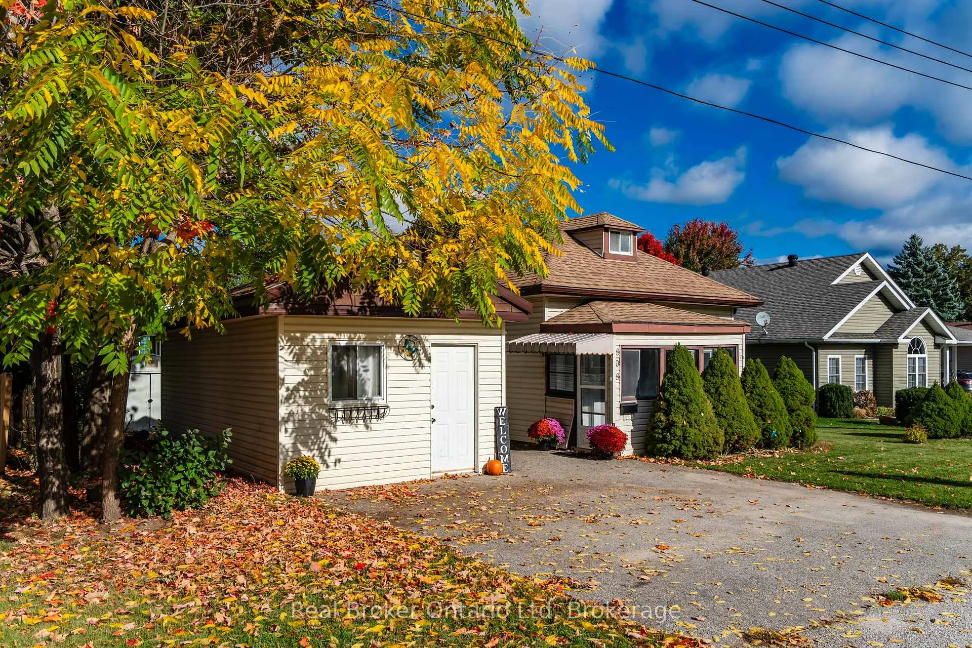 Photo 3 of 808 Quebec Street, Midland — HOMEH