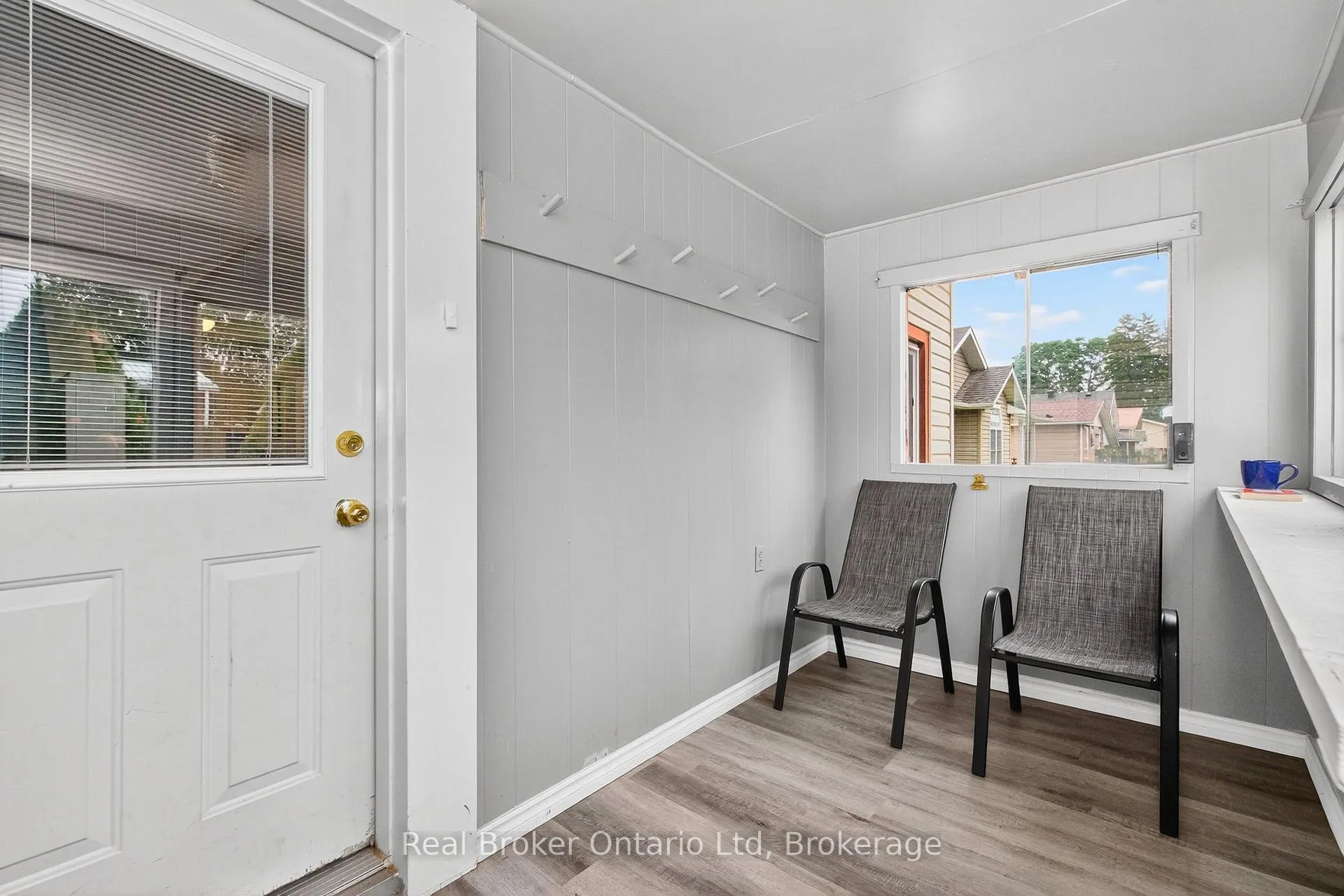 Photo 4 of 808 Quebec Street, Midland — HOMEH