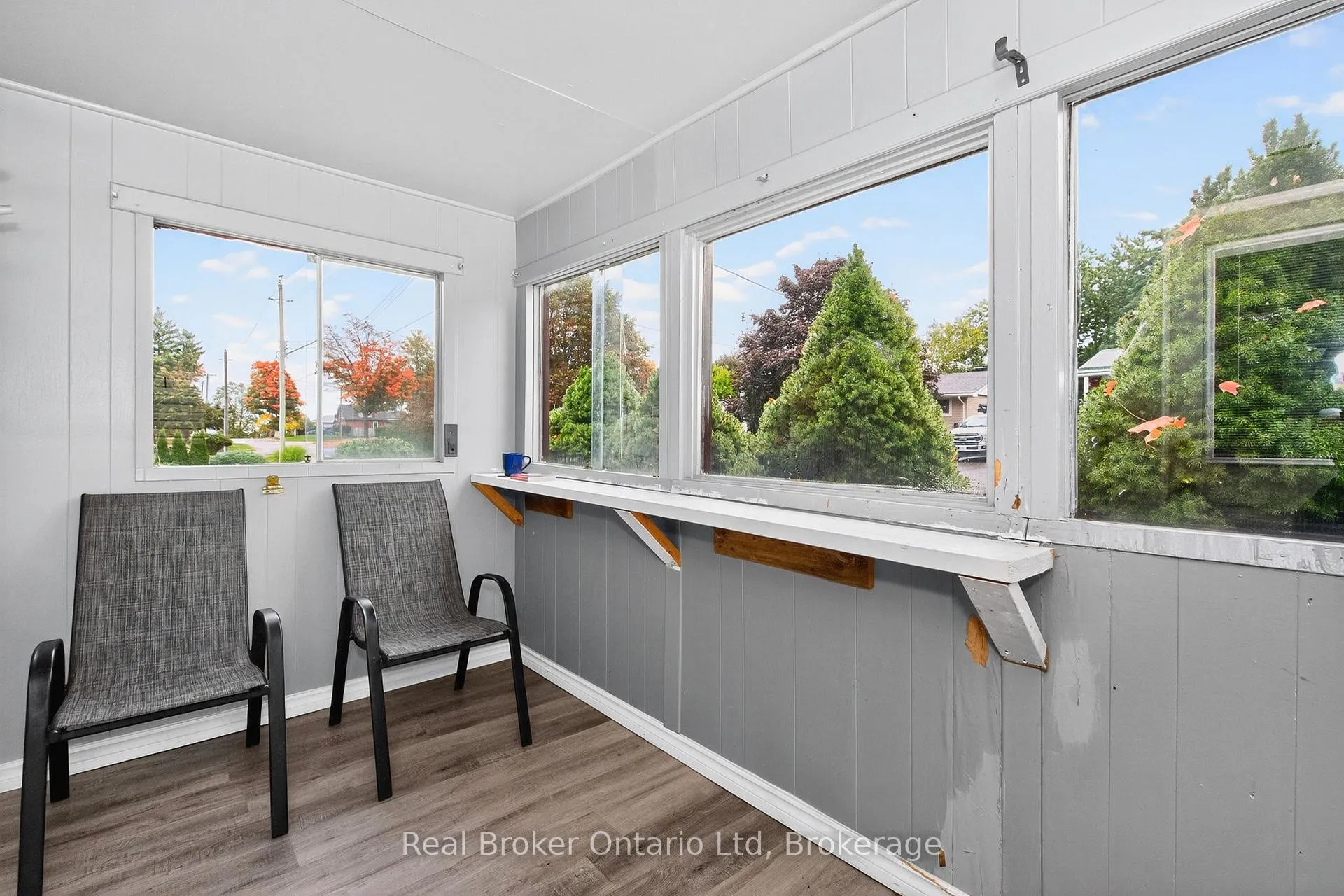Photo 5 of 808 Quebec Street, Midland — HOMEH