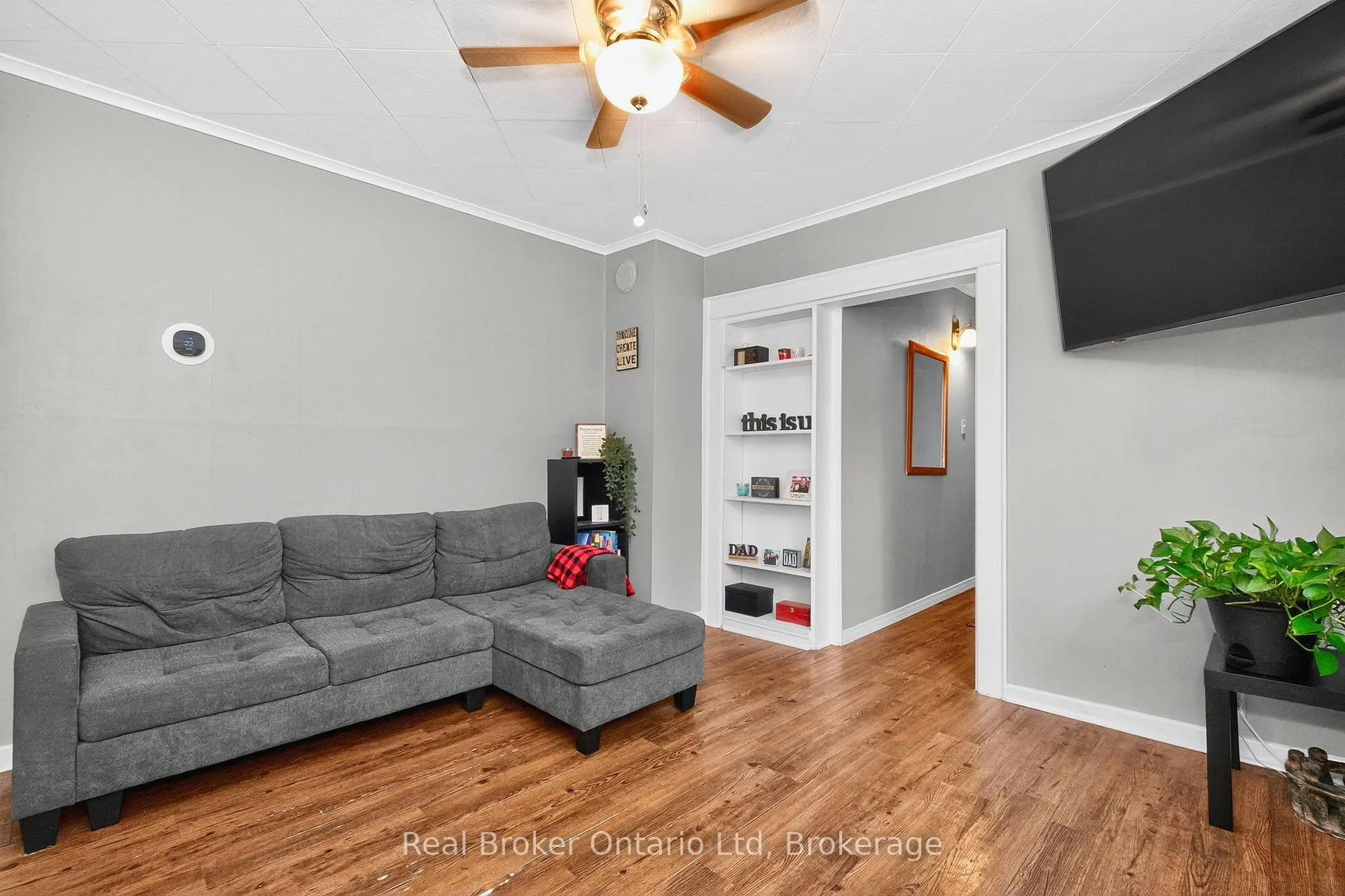 Photo 8 of 808 Quebec Street, Midland — HOMEH