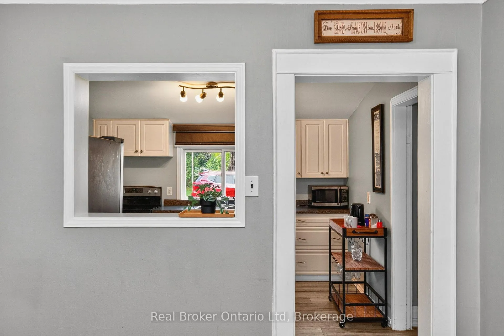Photo 10 of 808 Quebec Street, Midland — HOMEH