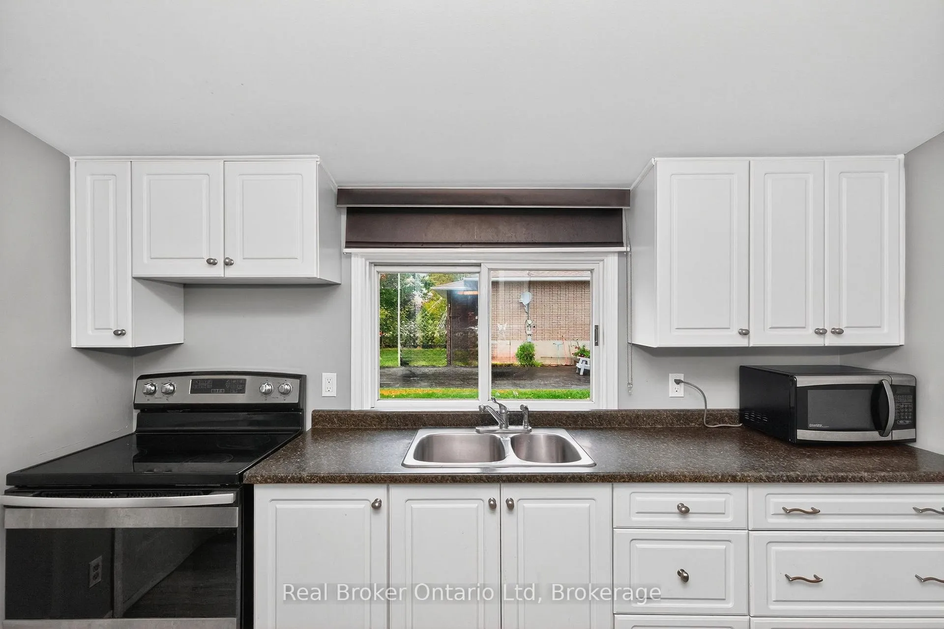 Photo 12 of 808 Quebec Street, Midland — HOMEH