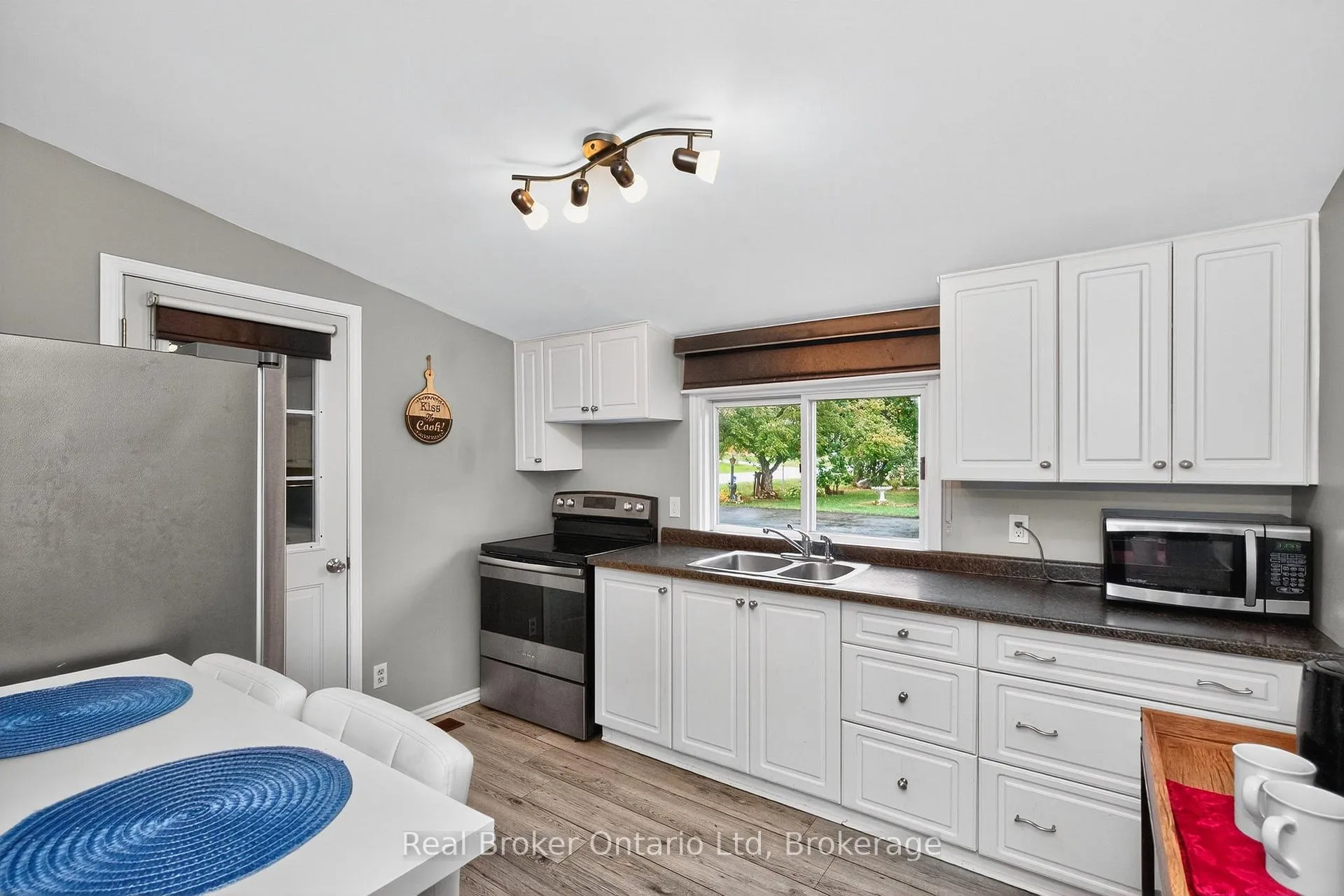 Photo 13 of 808 Quebec Street, Midland — HOMEH