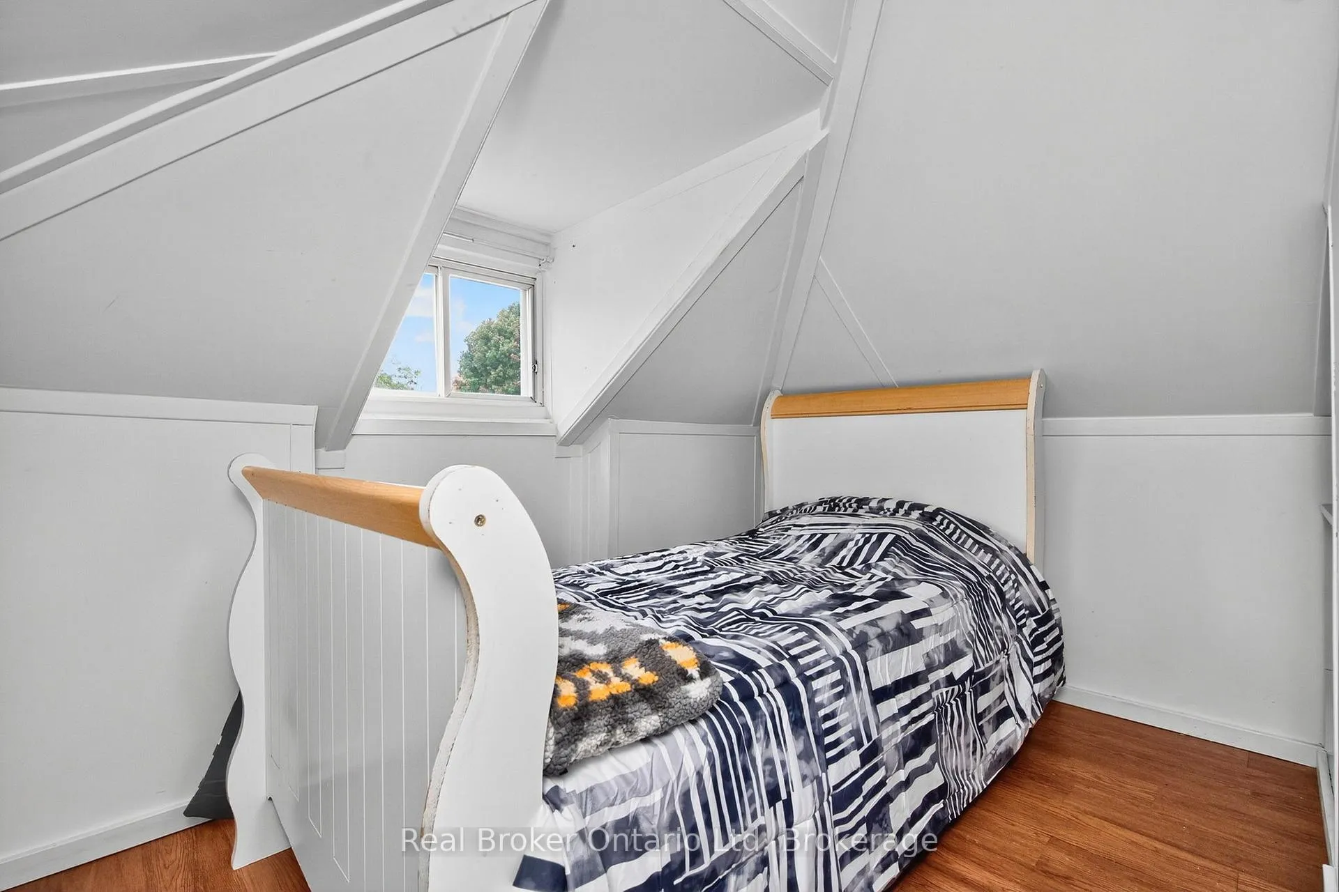 Photo 18 of 808 Quebec Street, Midland — HOMEH