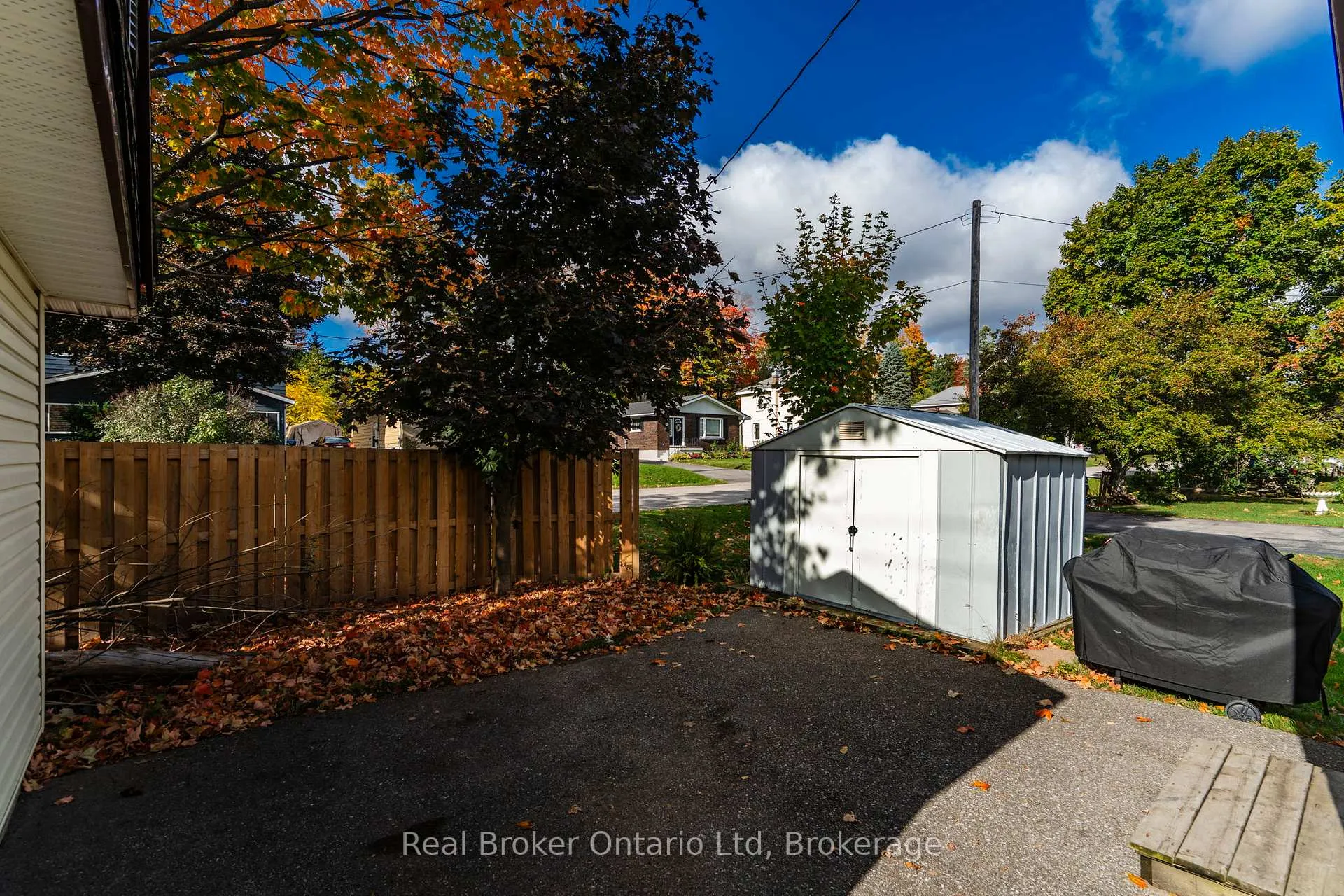 Photo 25 of 808 Quebec Street, Midland — HOMEH