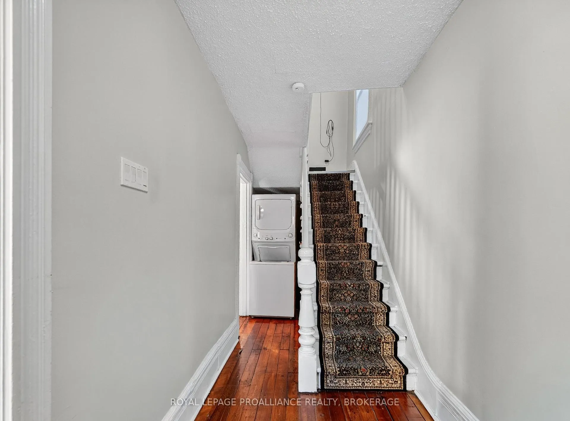 Photo 4 of 407 Bagot Street, Kingston, East of Sir John A. Blvd — HOMEH