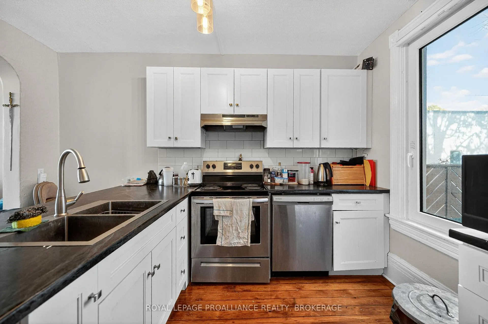 Photo 7 of 407 Bagot Street, Kingston, East of Sir John A. Blvd — HOMEH